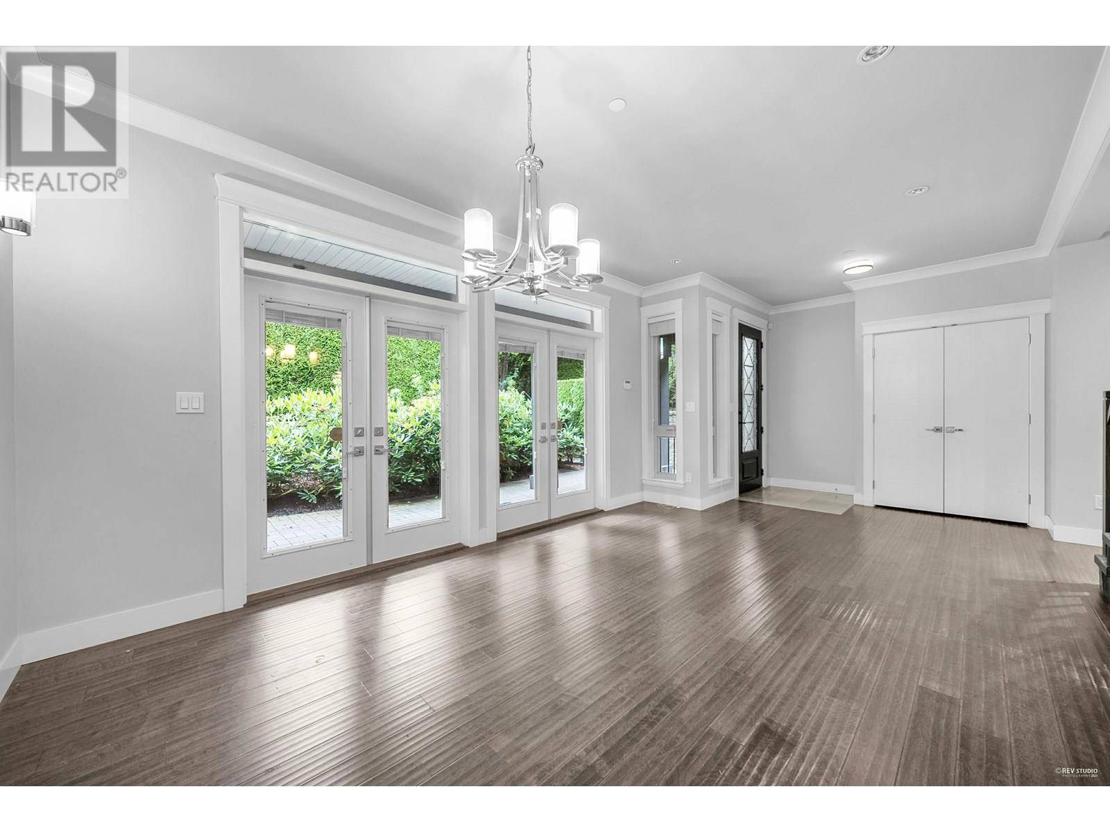 North Vancouver, BC V7M1R3,651 West 14TH ST #3