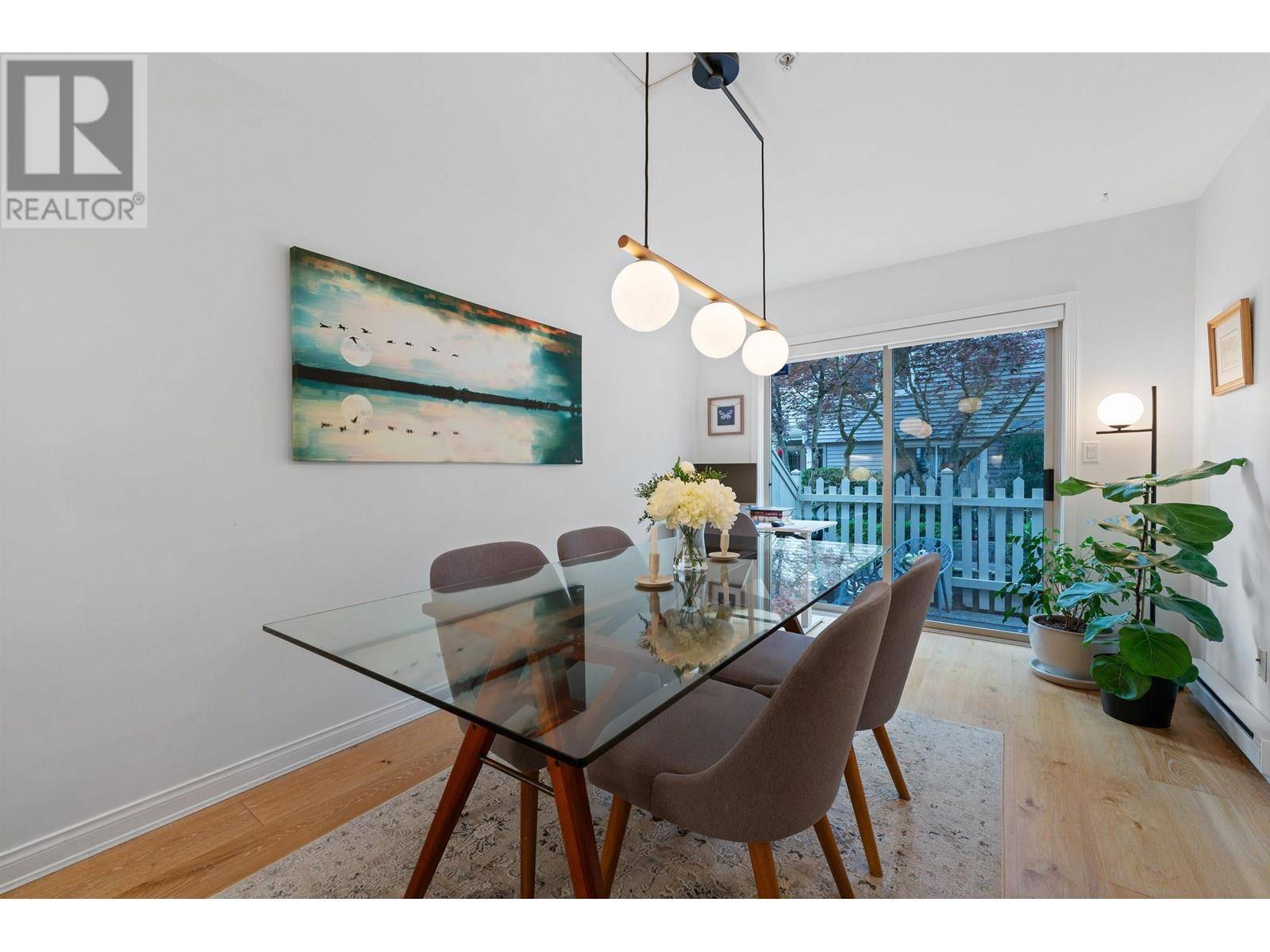 North Vancouver, BC V7L1L7,222 East 5TH ST #10