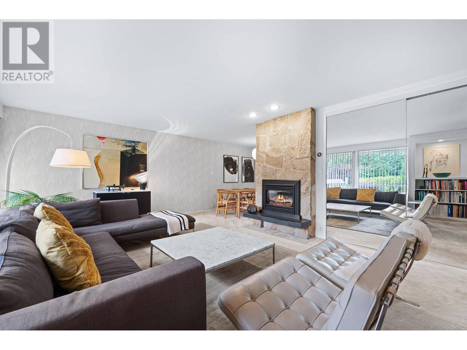 North Vancouver, BC V7J2T7,1641 APPIN ROAD