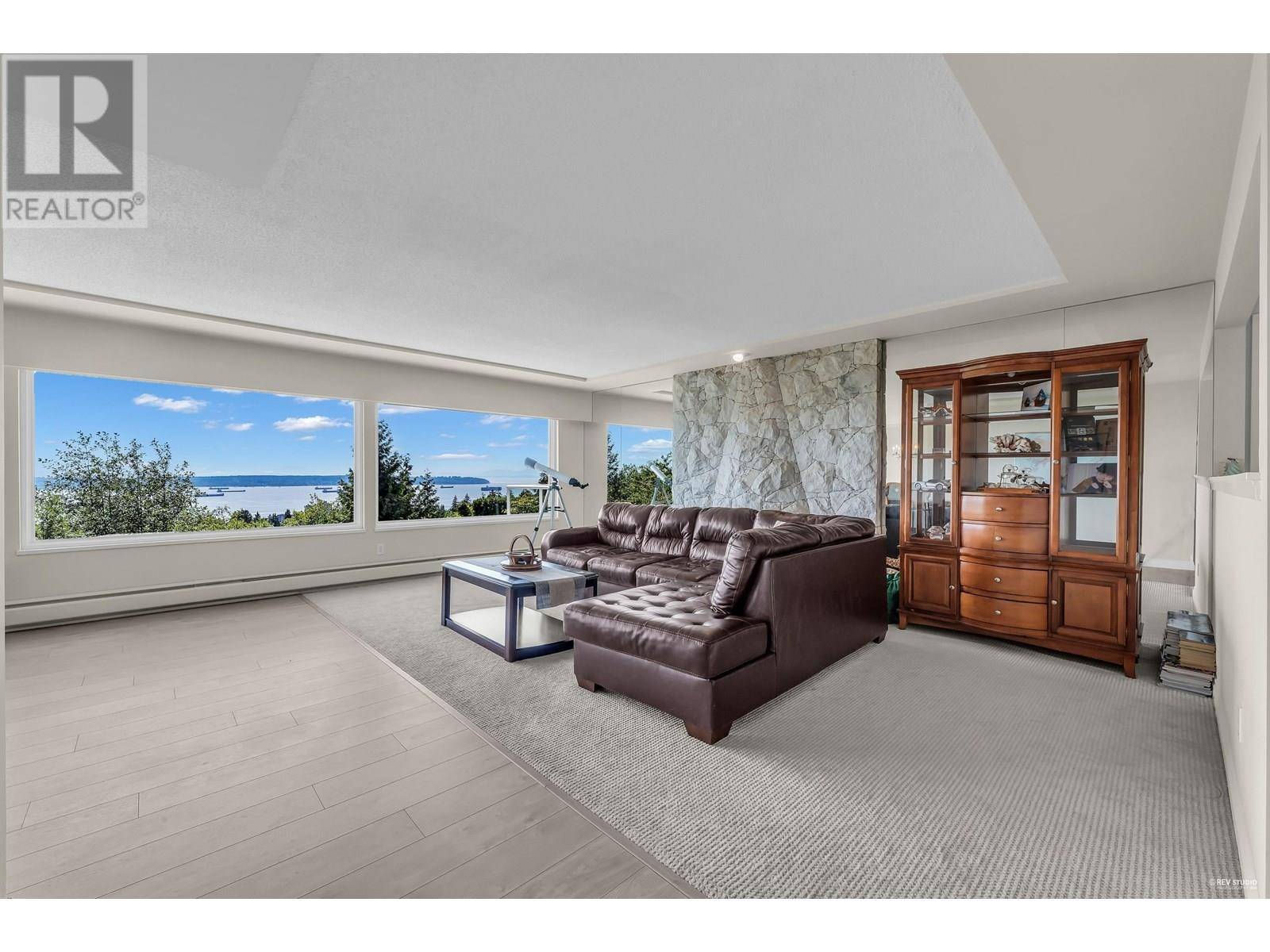 West Vancouver, BC V7S2L6,1368 TYROL ROAD