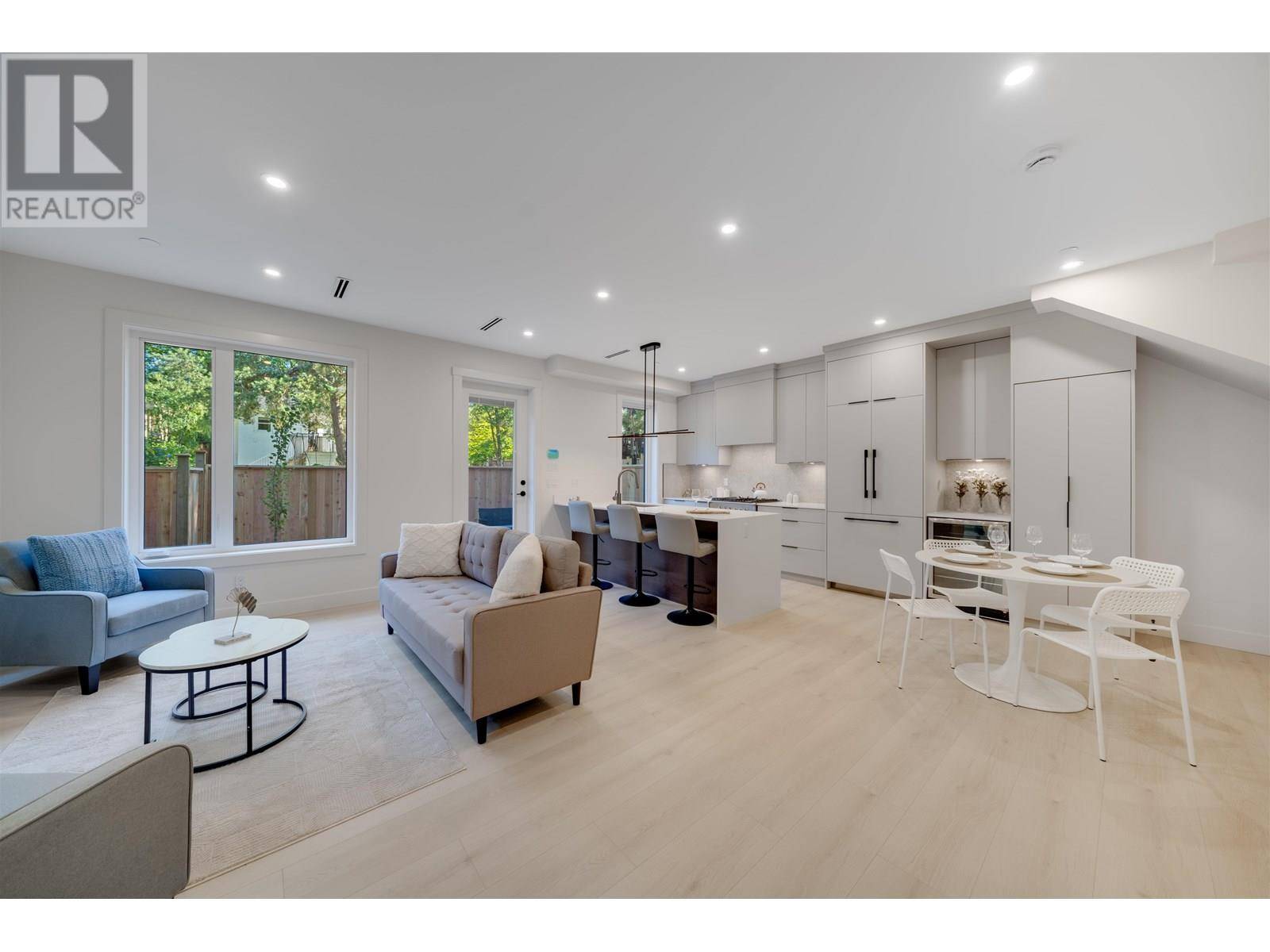 Vancouver, BC V6R1Z4,3836 West 8TH AVE #3