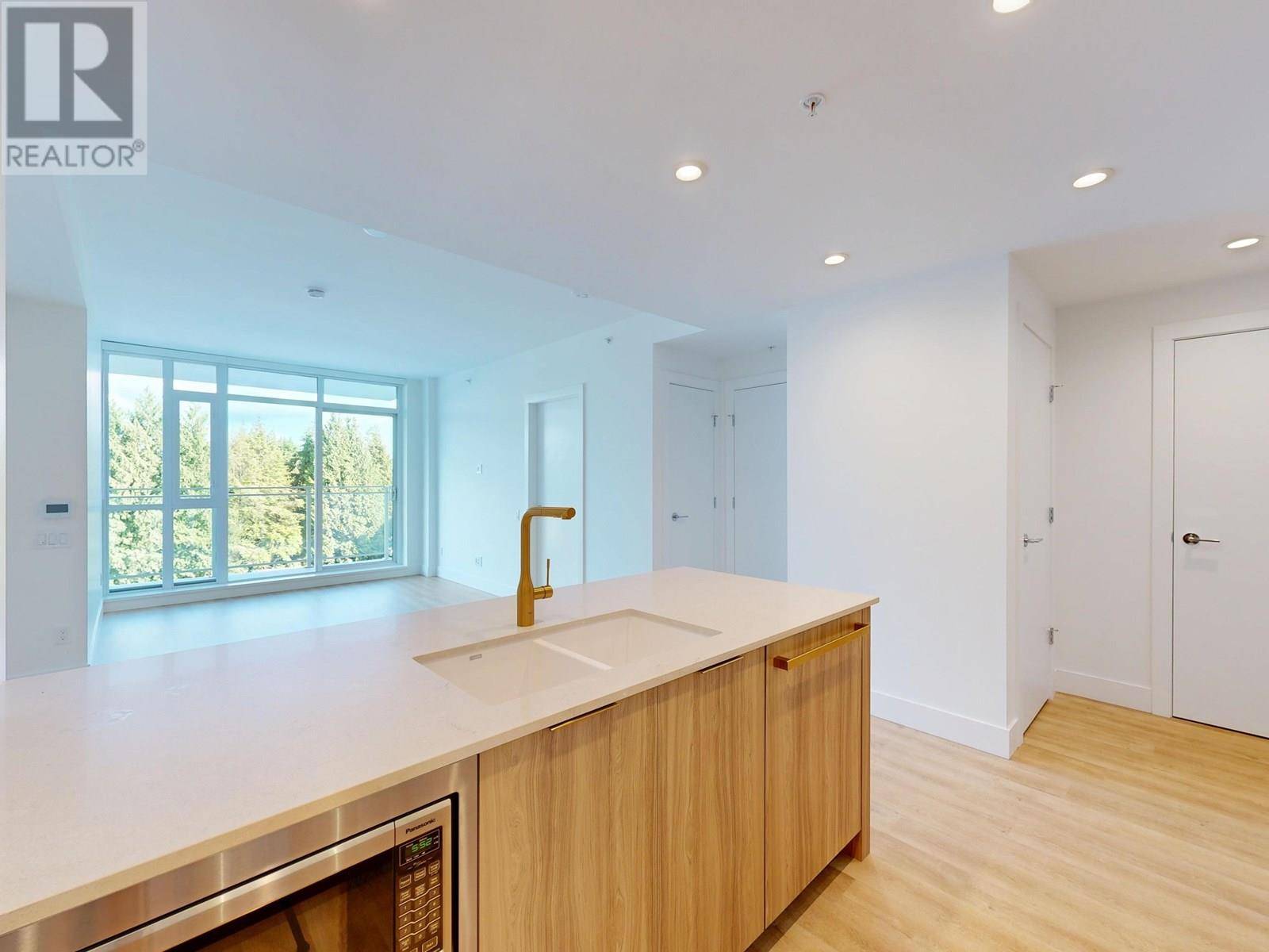 North Vancouver, BC V7J0G1,2385 EMERY CT #401