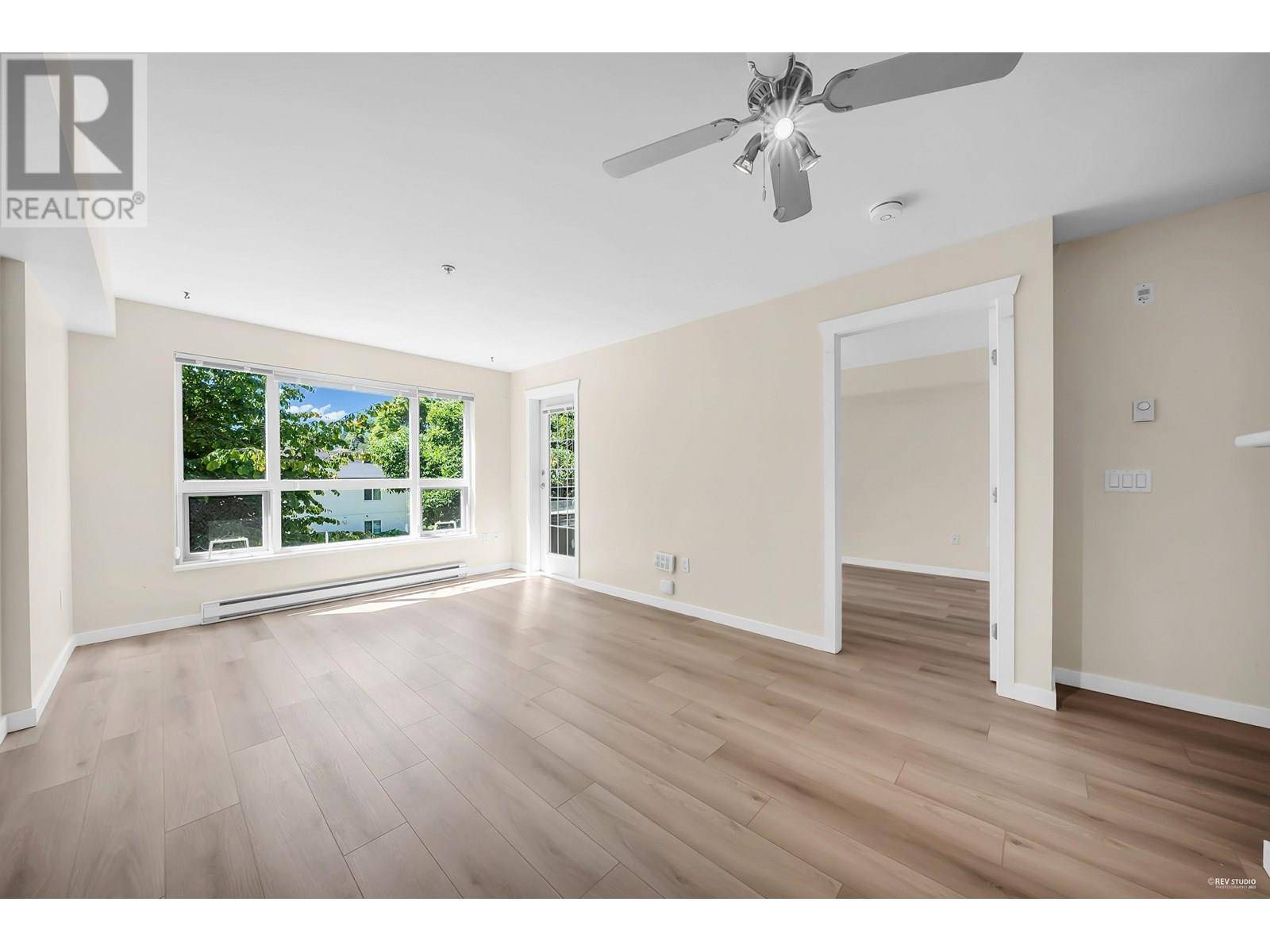Vancouver, BC V5R6H5,3575 EUCLID AVE #203