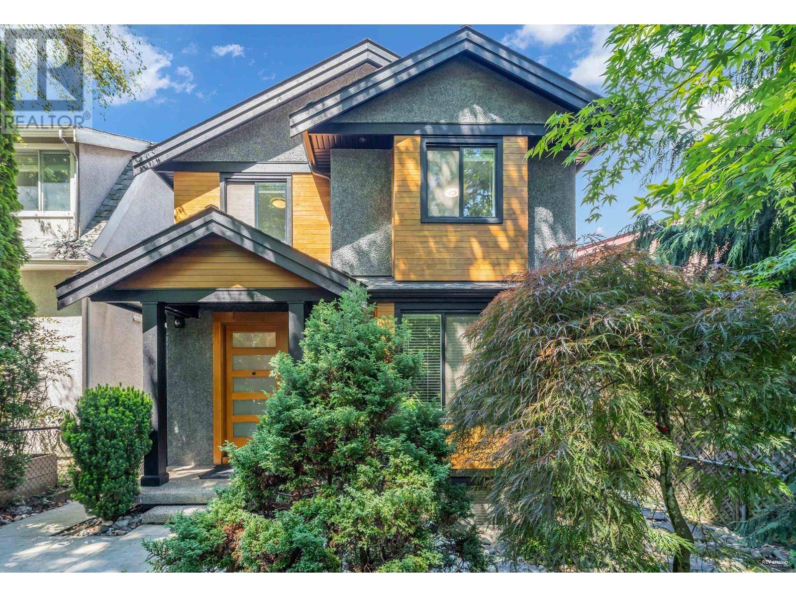 Vancouver, BC V6R3C5,3721 W 16TH AVENUE