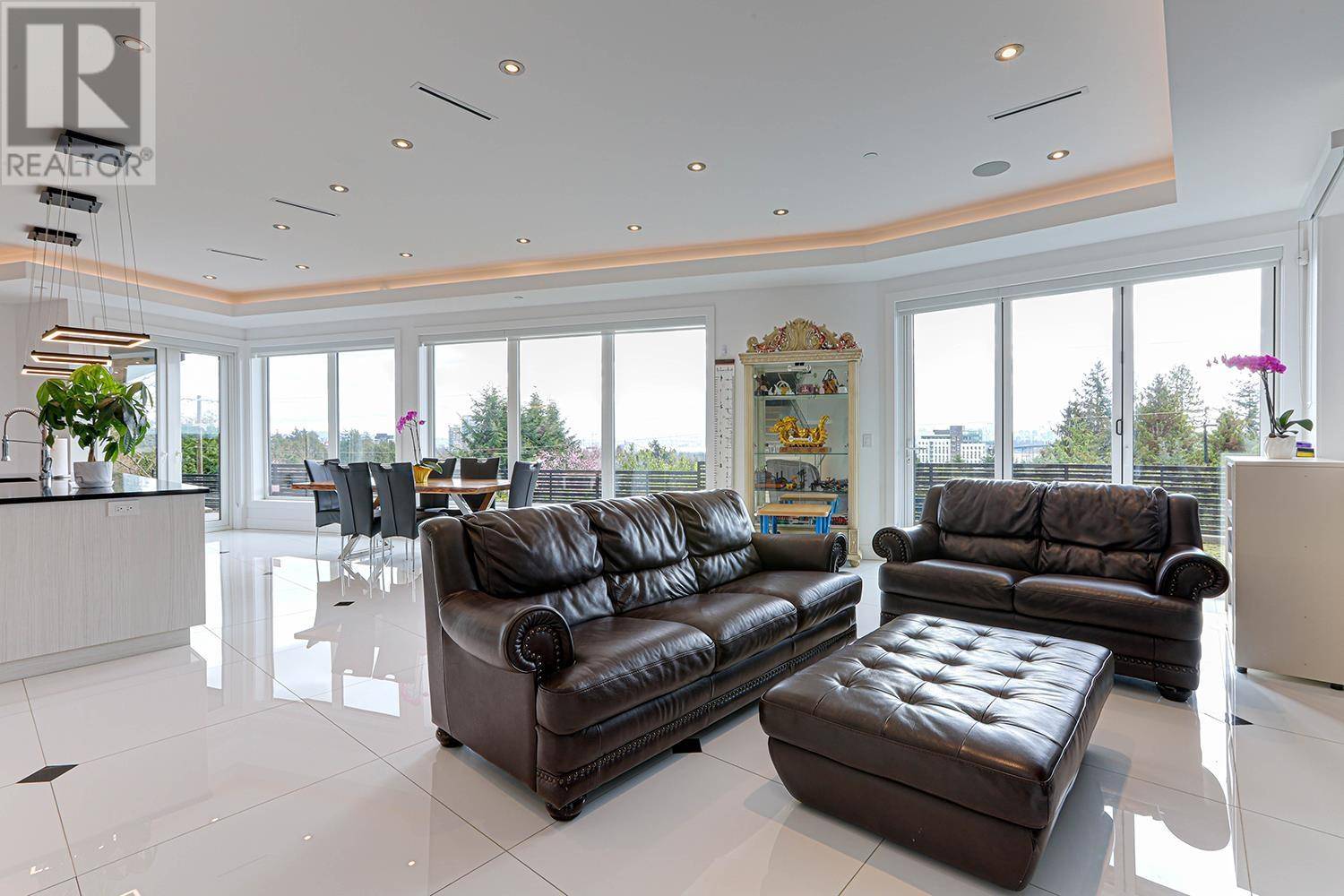 West Vancouver, BC V7T1J8,808 ESQUIMALT AVENUE