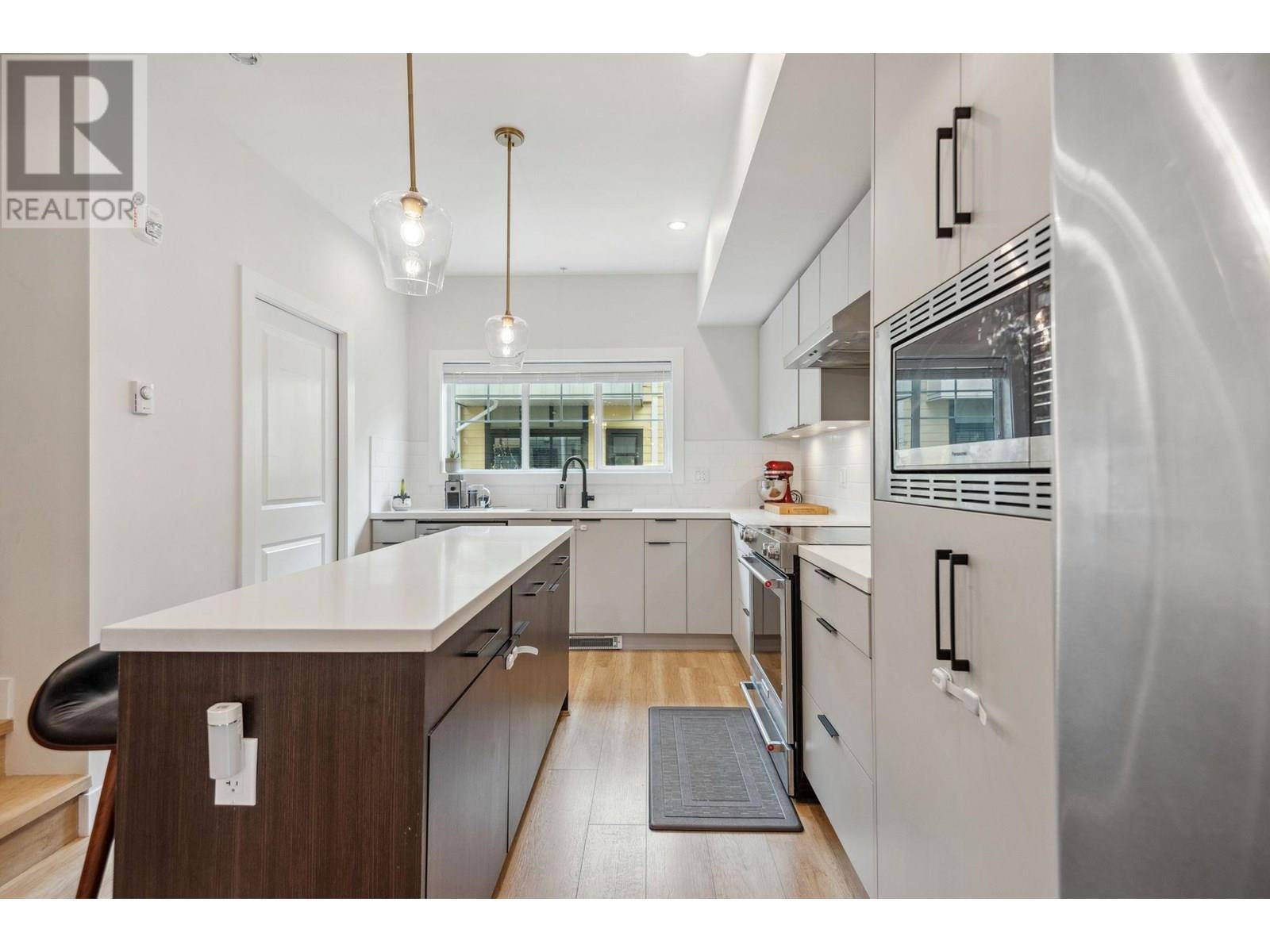Port Moody, BC V3H0M6,80 ELGIN ST #207