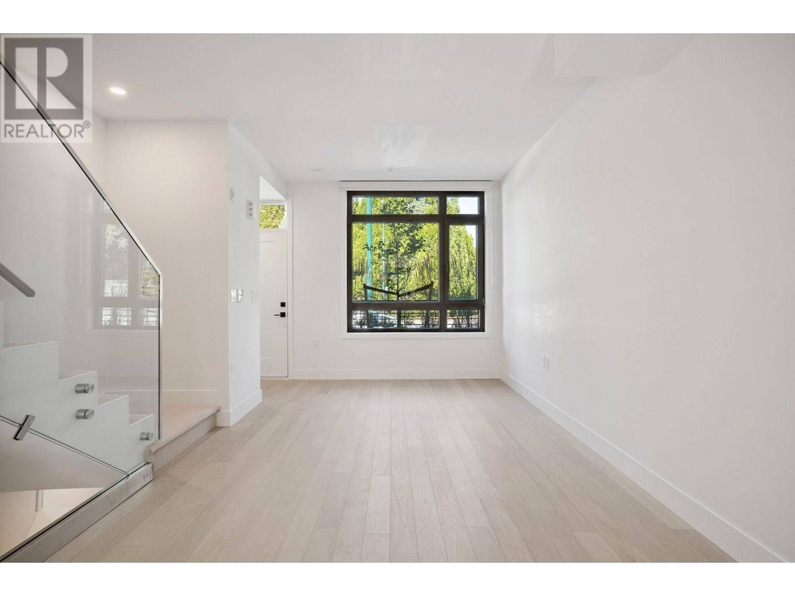 Vancouver, BC V6M2W4,6268 OAK STREET