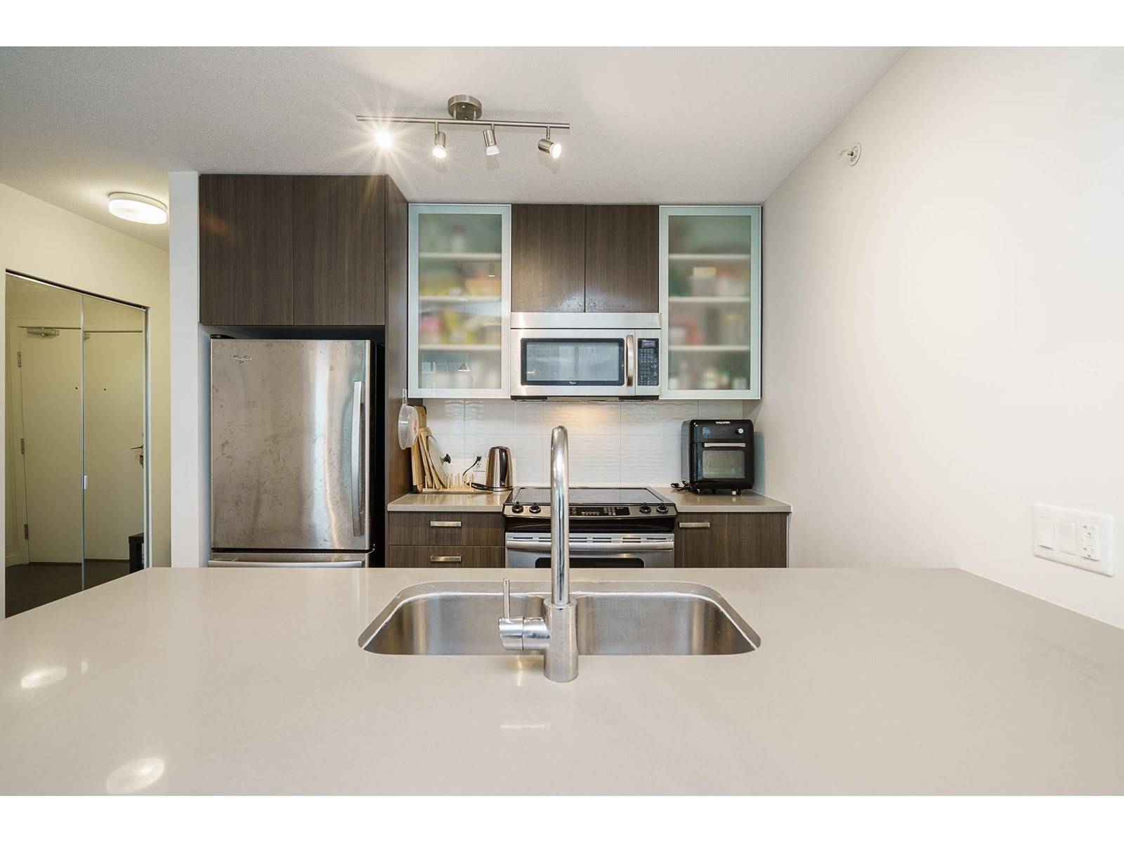 Surrey, BC V3T0J5,13325 102A #607