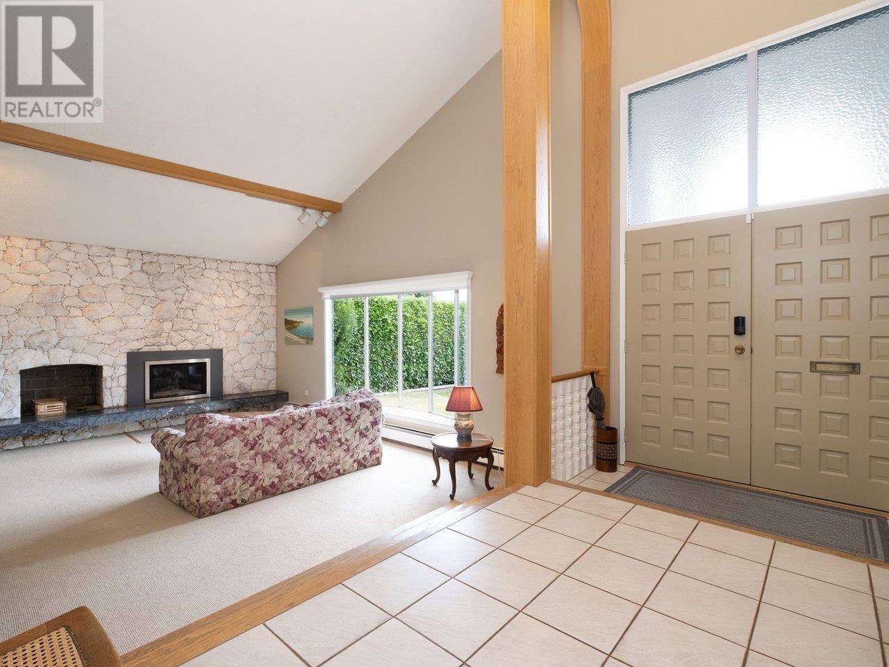 North Vancouver, BC V7G1L4,375 FAIRWAY DRIVE