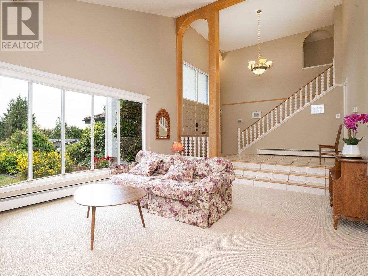 North Vancouver, BC V7G1L4,375 FAIRWAY DRIVE