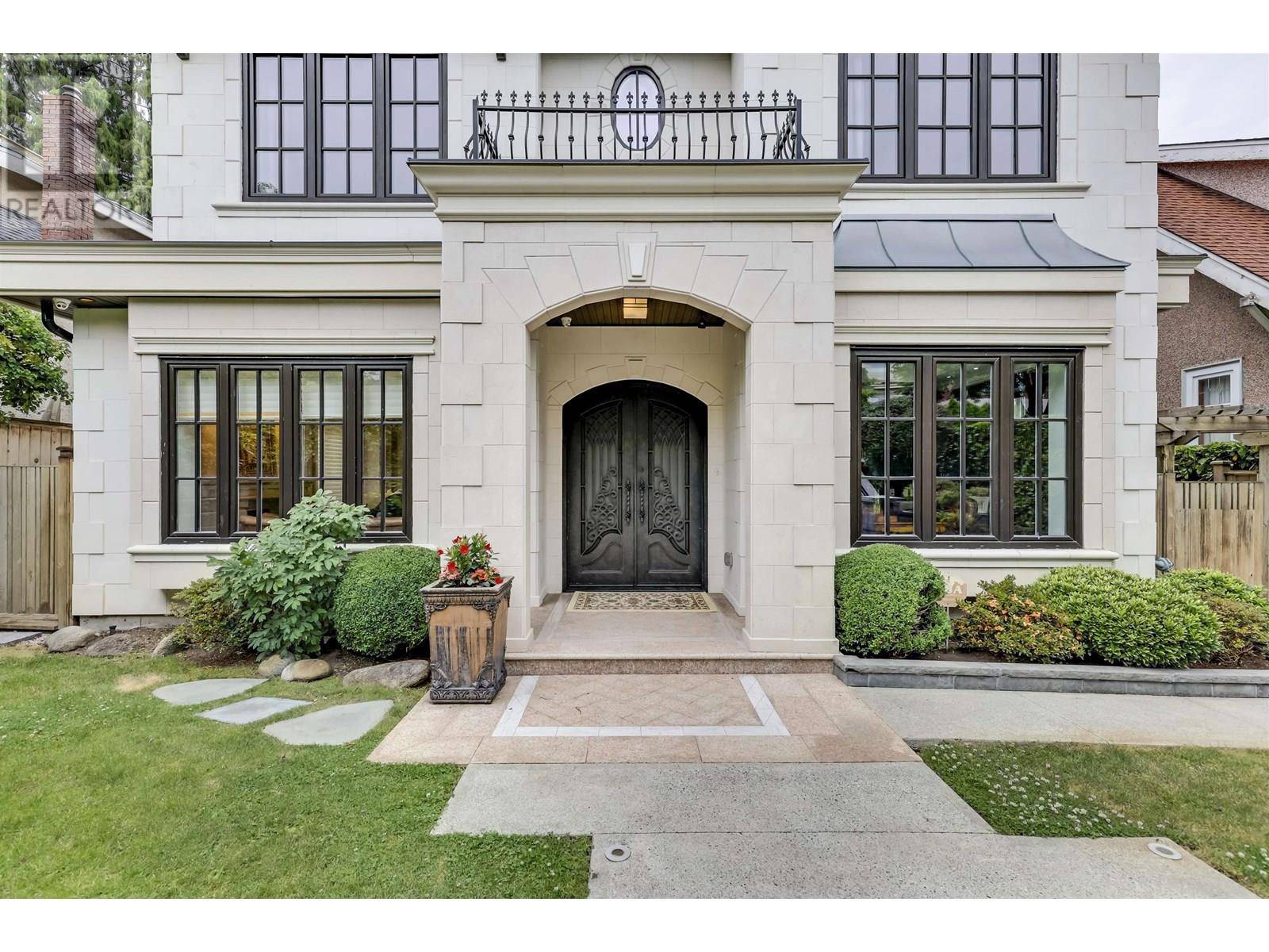 Vancouver, BC V6R2L1,3963 W 11TH AVENUE