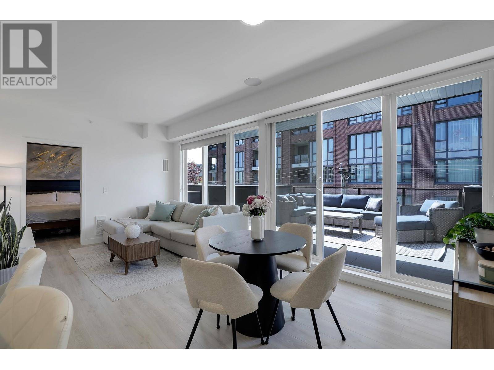Vancouver, BC V5R4S9,2688 DUKE ST #401