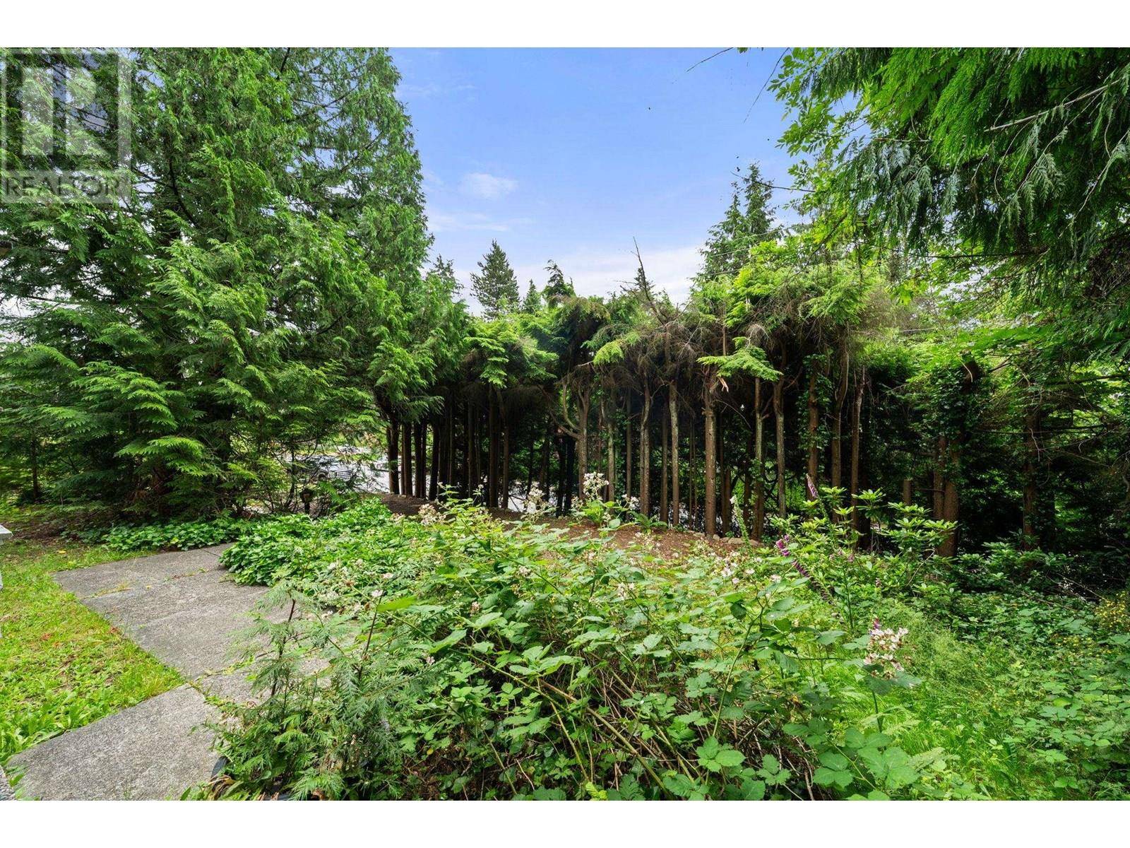 North Vancouver, BC V7N1M3,338 E OSBORNE ROAD