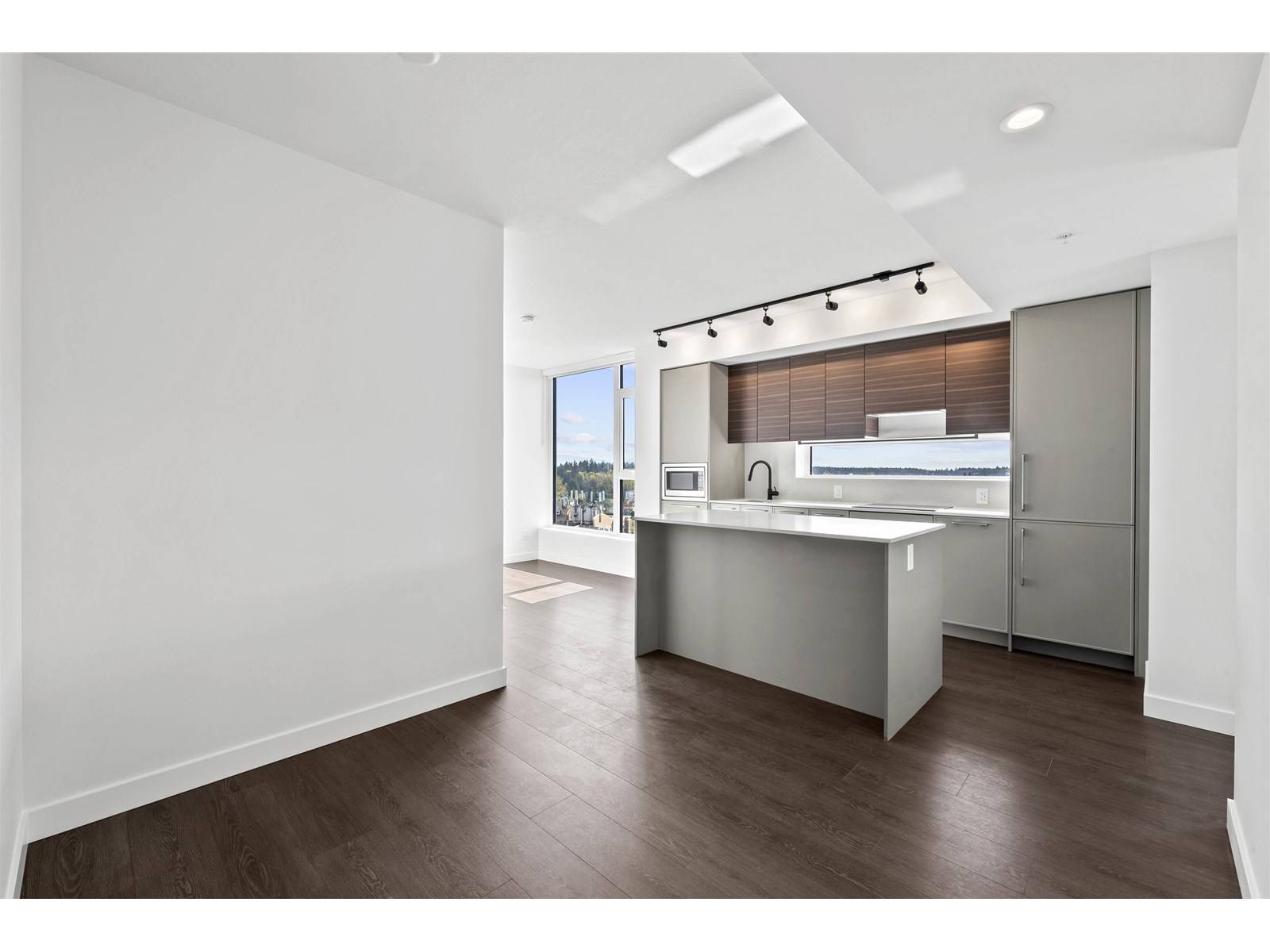 Surrey, BC V3T0V7,13725 GEORGE JUNCTION #1809