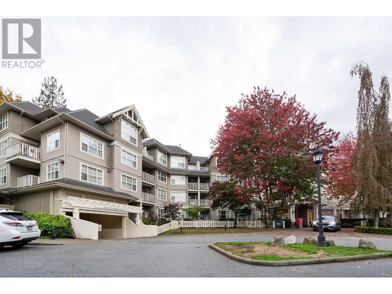 North Vancouver, BC V7J3V6,960 LYNN VALLEY RD #202