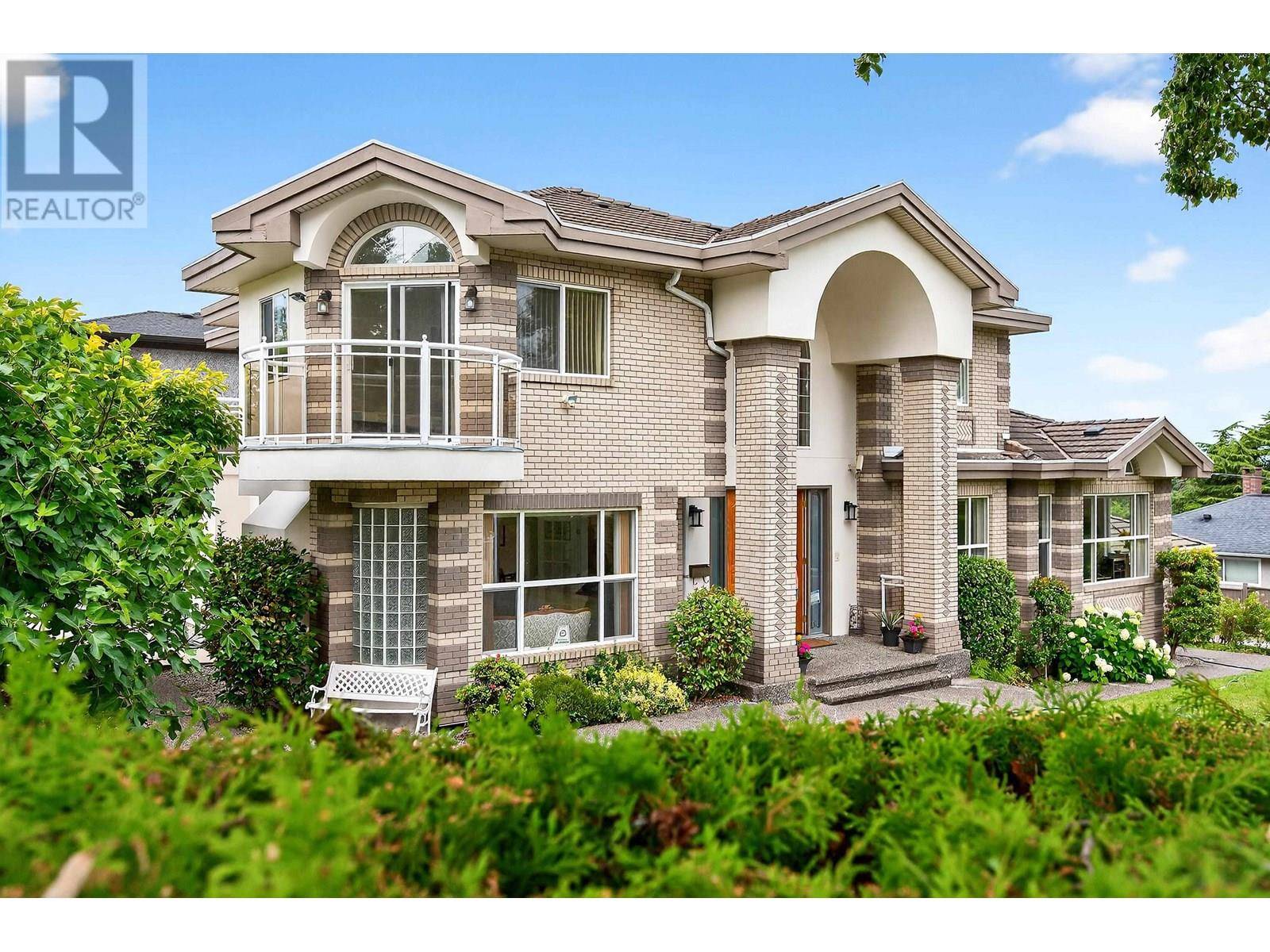 Burnaby, BC V5E2R8,6297 BRANTFORD AVENUE