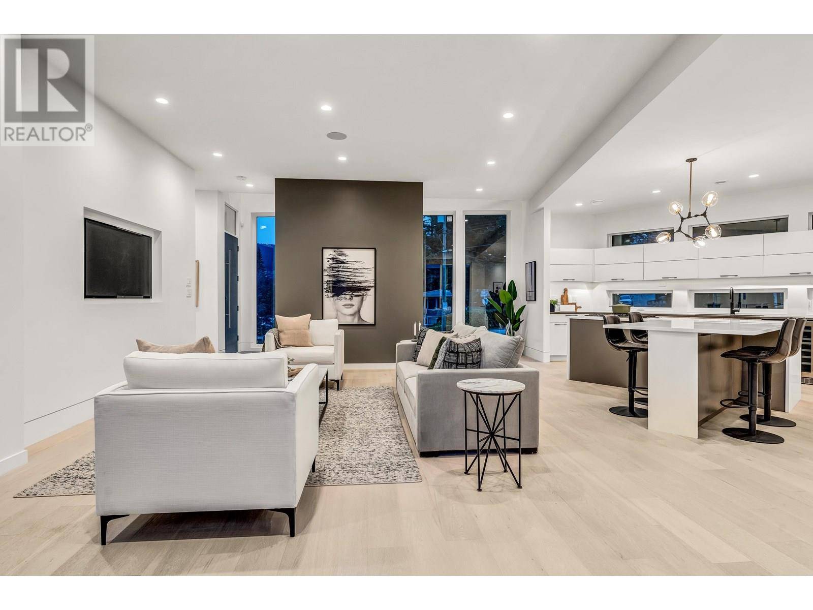 North Vancouver, BC V7R3N6,4500 CANTERBURY CRESCENT
