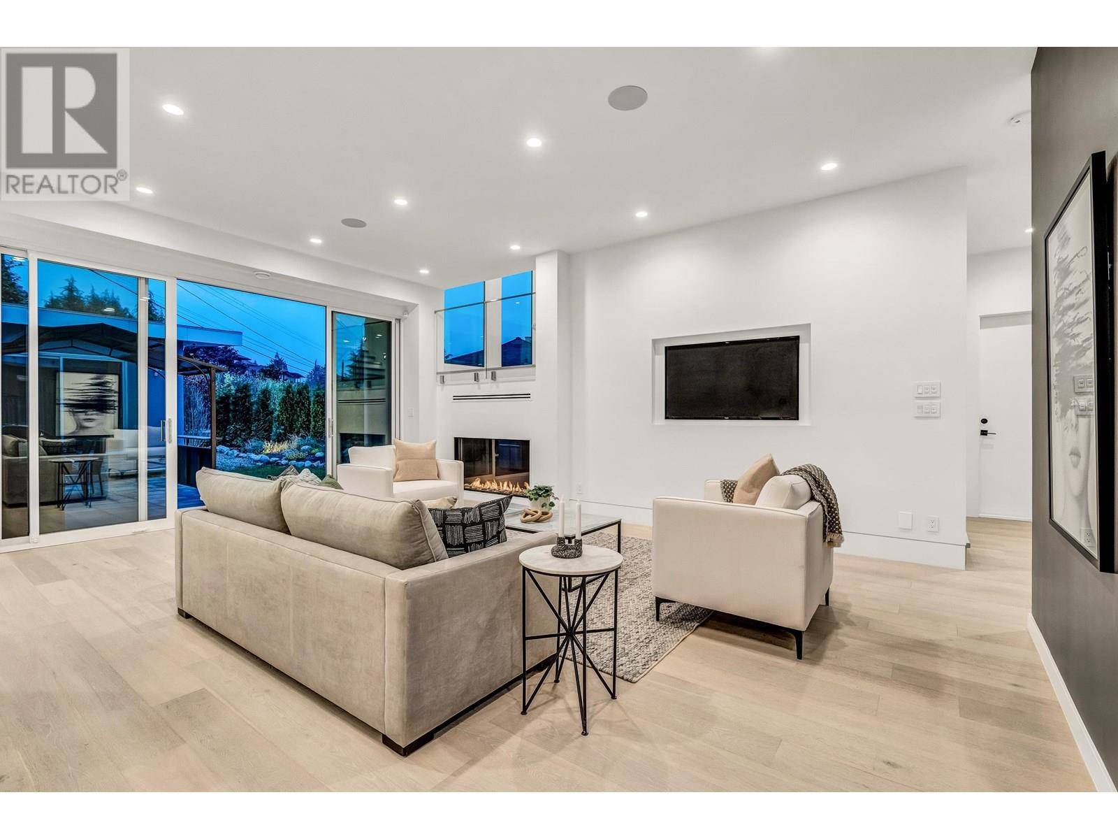 North Vancouver, BC V7R3N6,4500 CANTERBURY CRESCENT