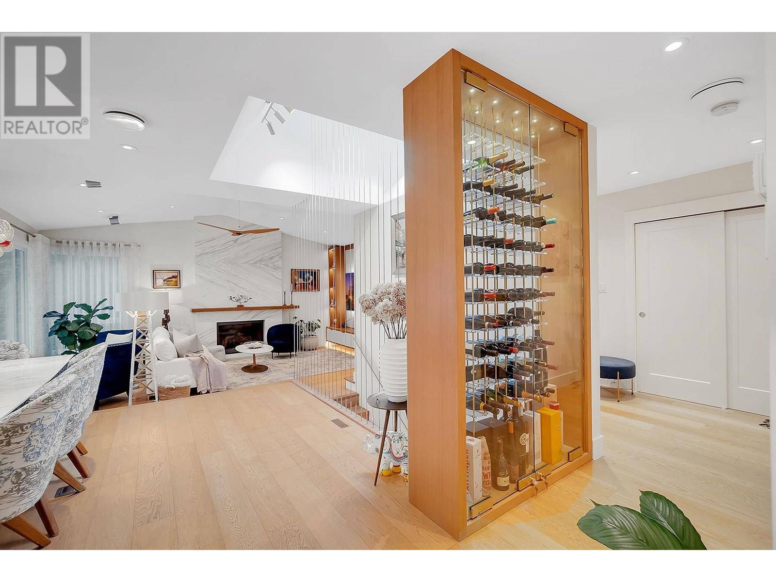 West Vancouver, BC V7V3H8,3706 SOUTHRIDGE PLACE