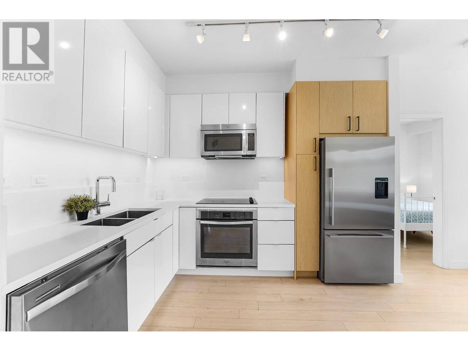 North Vancouver, BC V7P0B6,1621 HAMILTON AVE #211