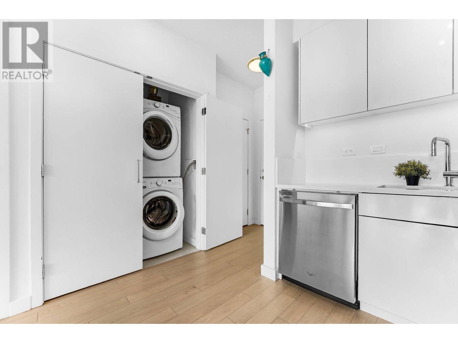 North Vancouver, BC V7P0B6,1621 HAMILTON AVE #211