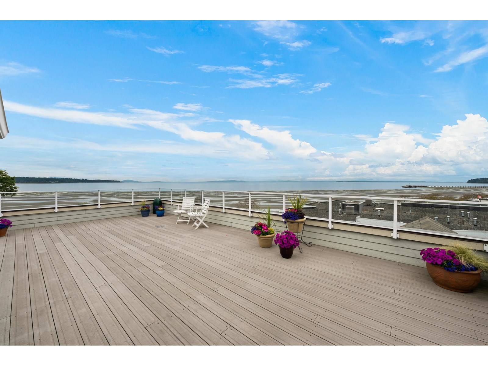 White Rock, BC V4B1E1,15621 MARINE #408