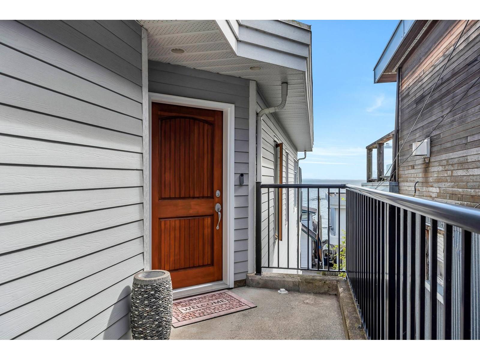 White Rock, BC V4B1H2,15364 VICTORIA AVENUE