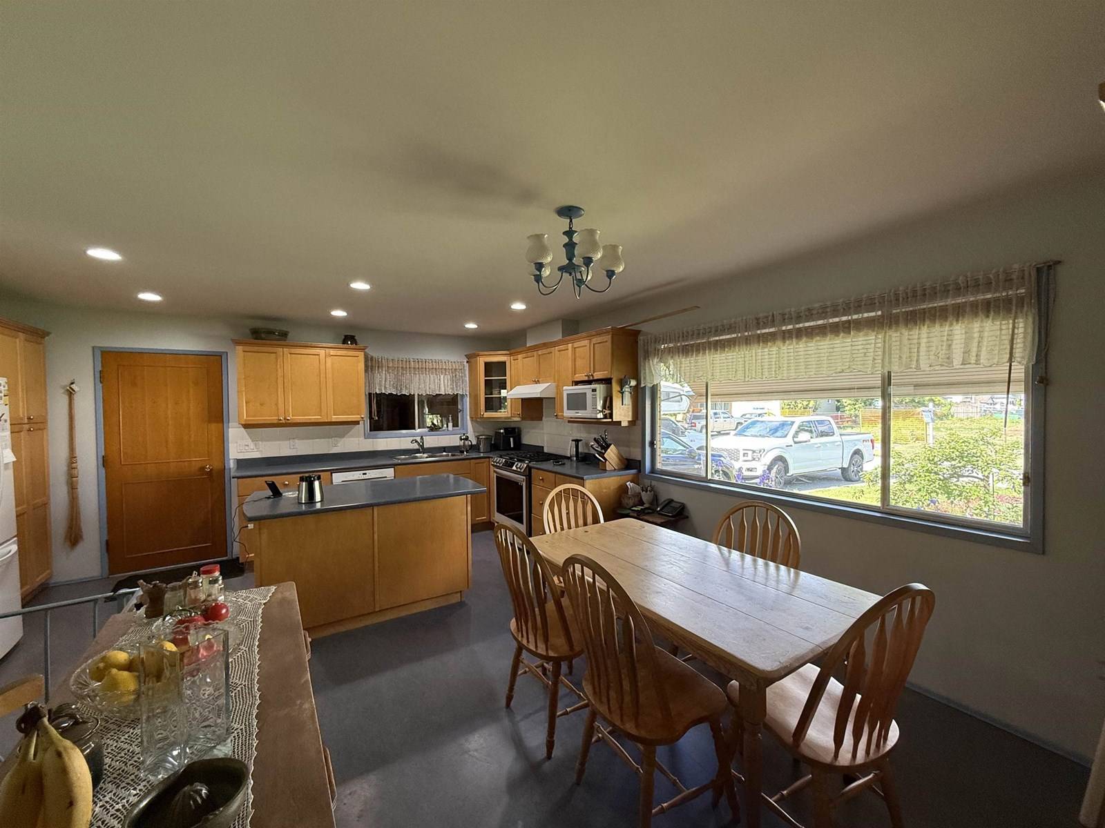 Abbotsford, BC V2T3B4,2308 BAKERVIEW STREET