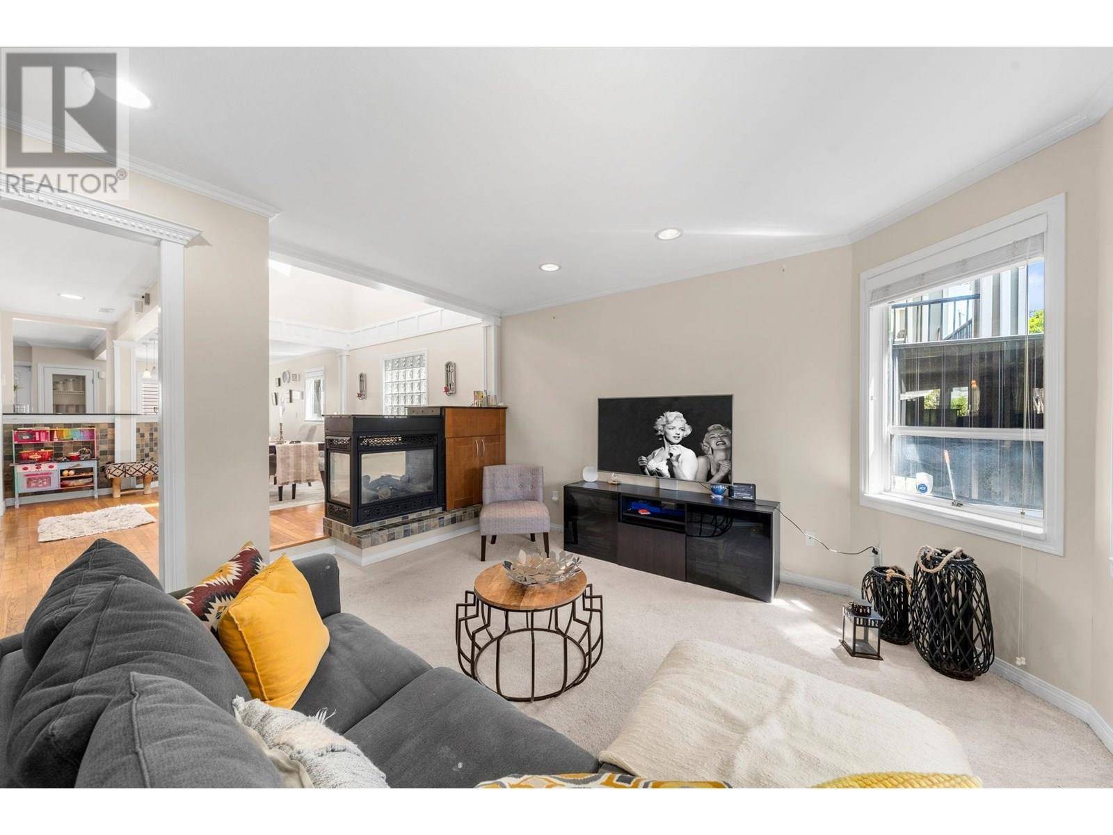 North Vancouver, BC V7M1K9,460 West 6TH ST #2