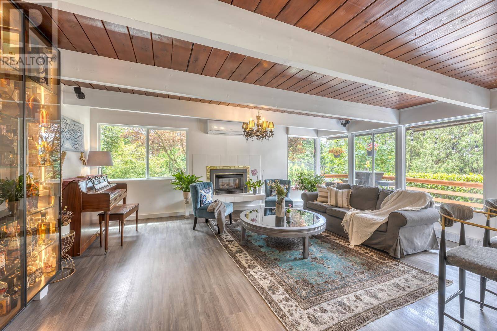 North Vancouver, BC V7N1H9,466 E KINGS ROAD