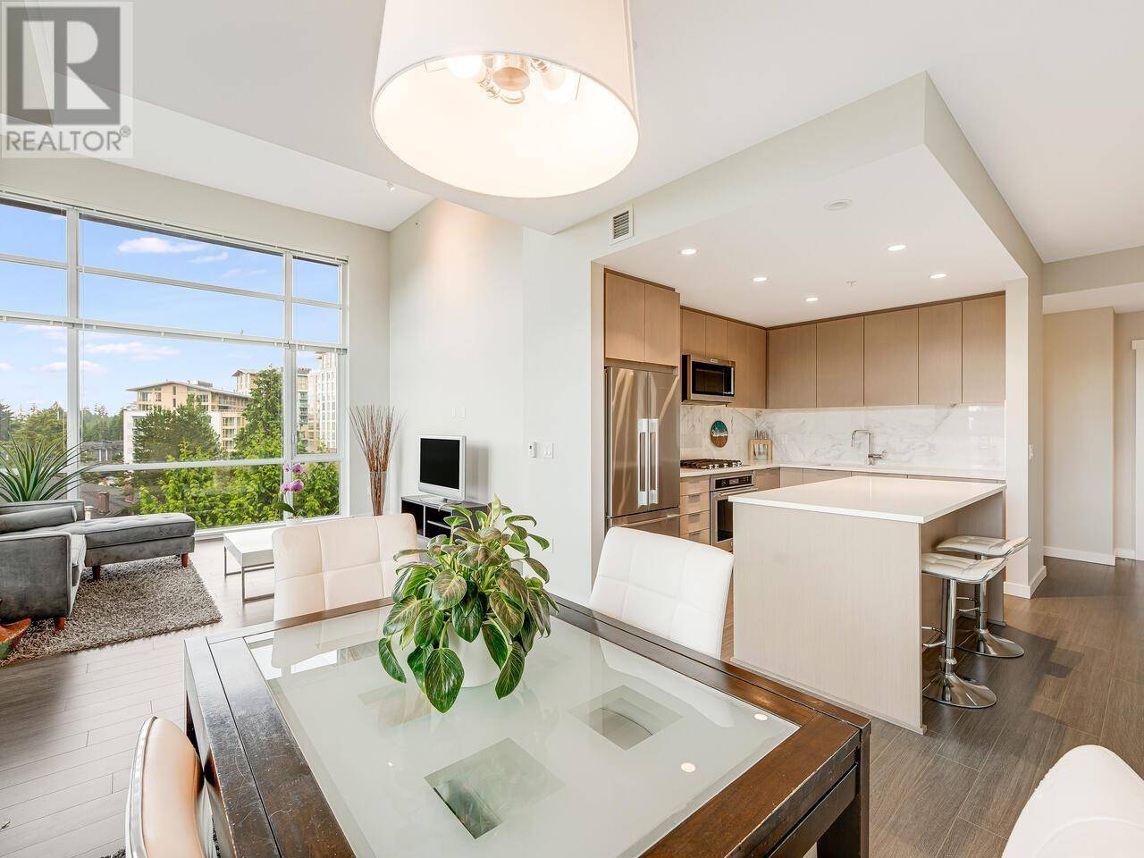 North Vancouver, BC V7J0C1,2651 LIBRARY LN #401
