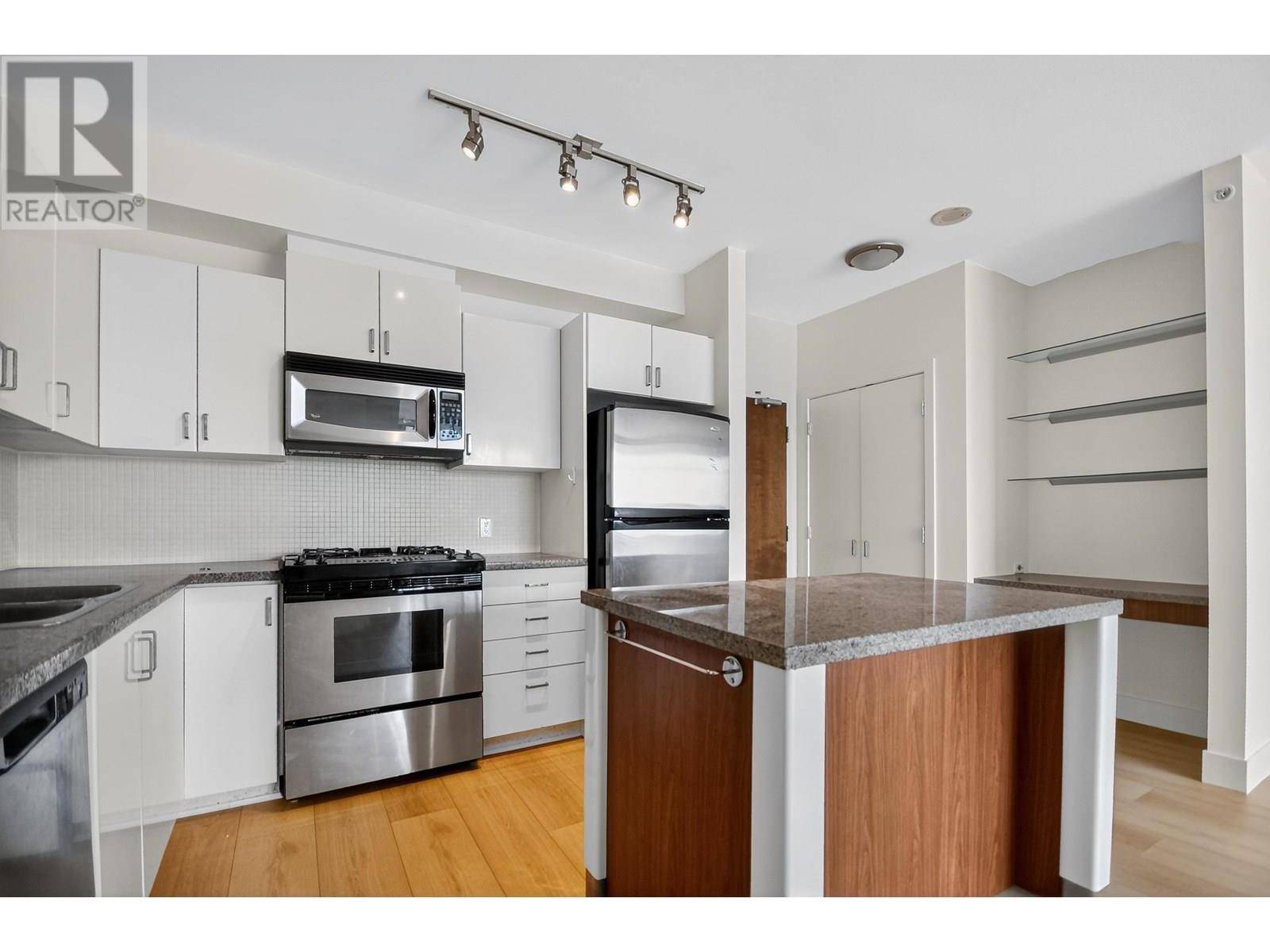 North Vancouver, BC V7M3N8,155 West 1ST ST #1609