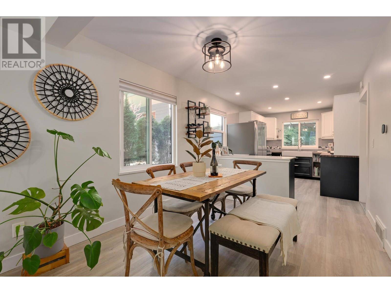 North Vancouver, BC V7G2B5,1460 HAMBER COURT