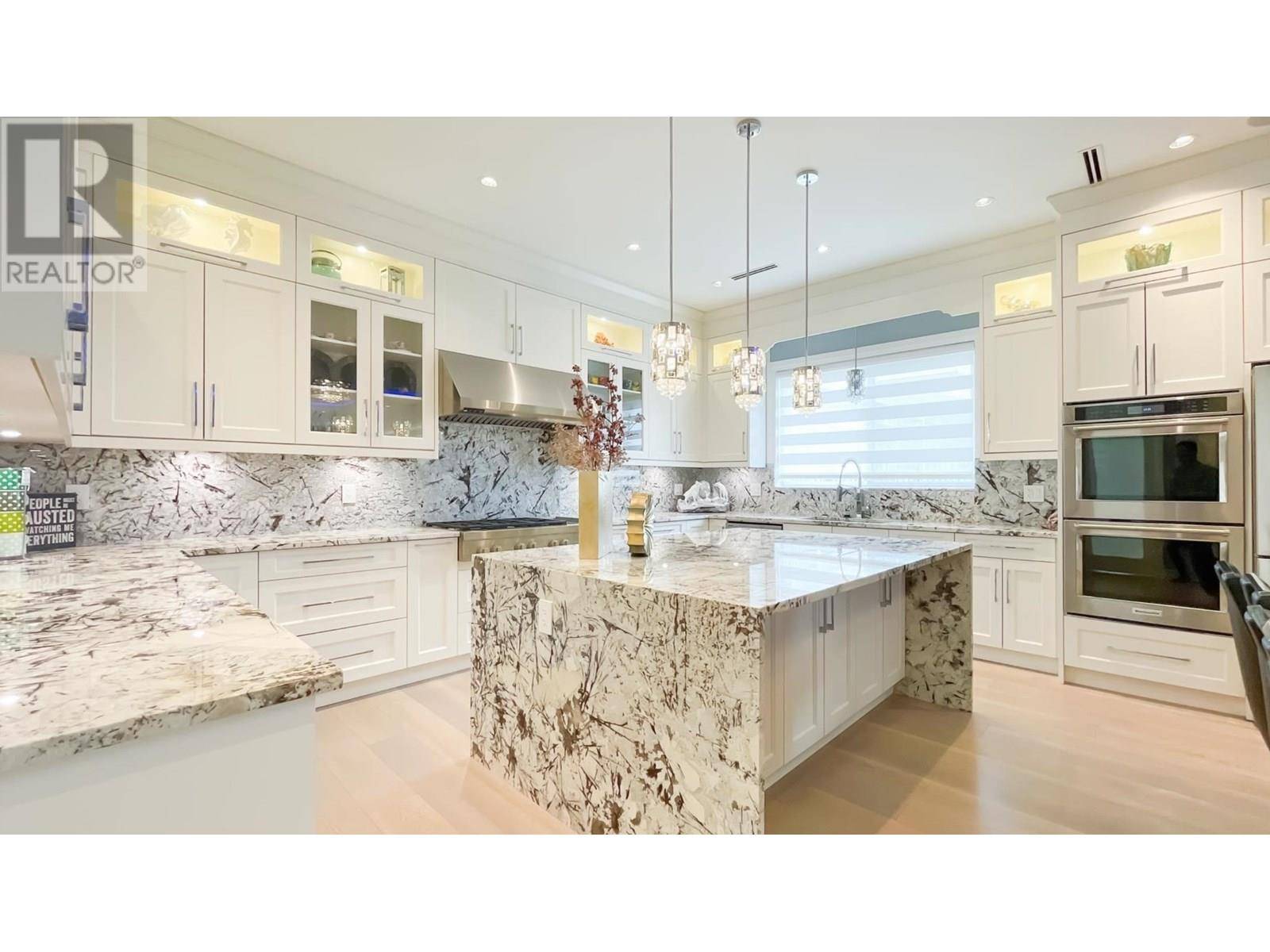 Burnaby, BC V5J2K4,4069 CLINTON STREET