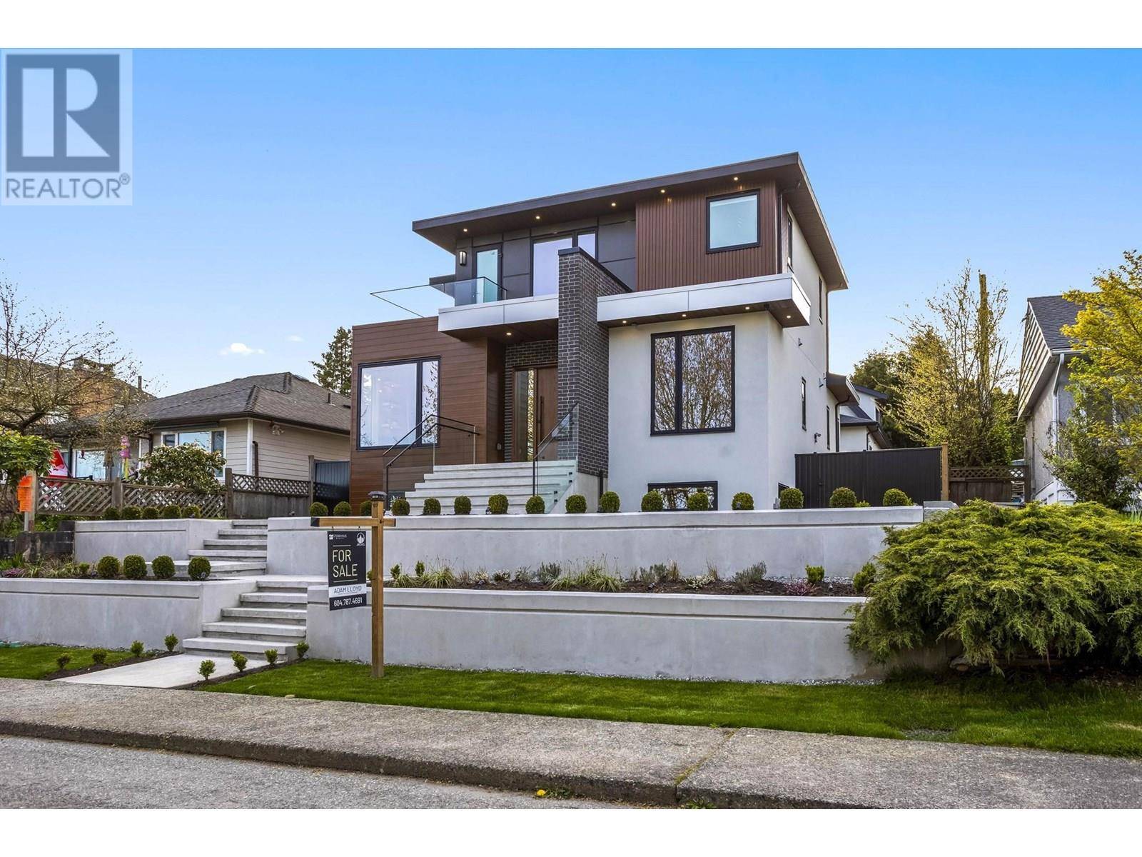 New Westminster, BC V3L4N3,827 CHESTNUT STREET