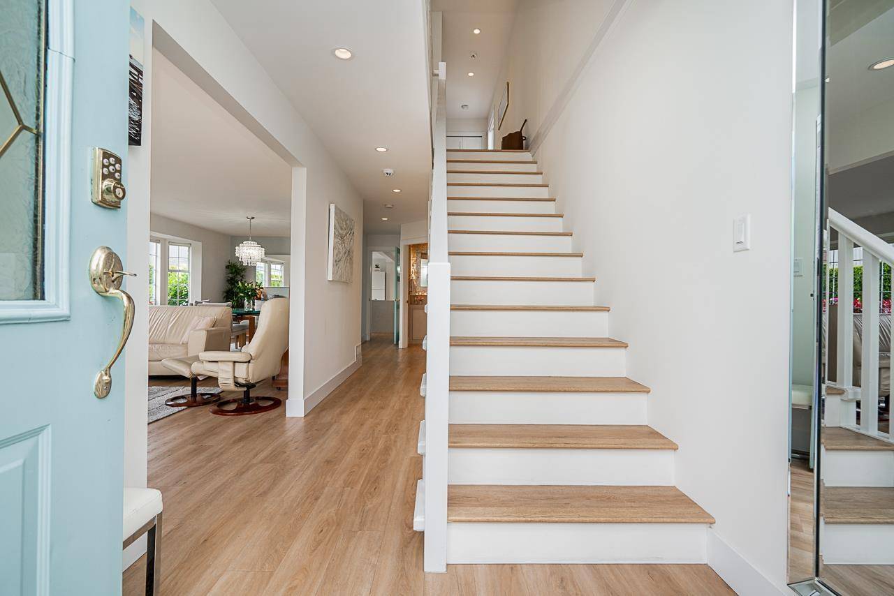 White Rock, BC V4B1H8,15549 VICTORIA AVENUE