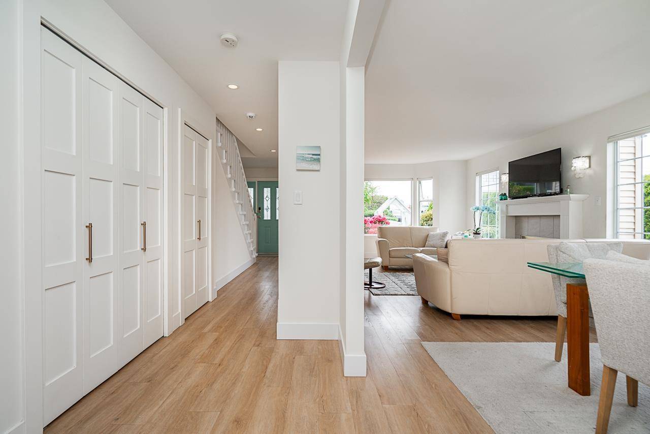 White Rock, BC V4B1H8,15549 VICTORIA AVENUE