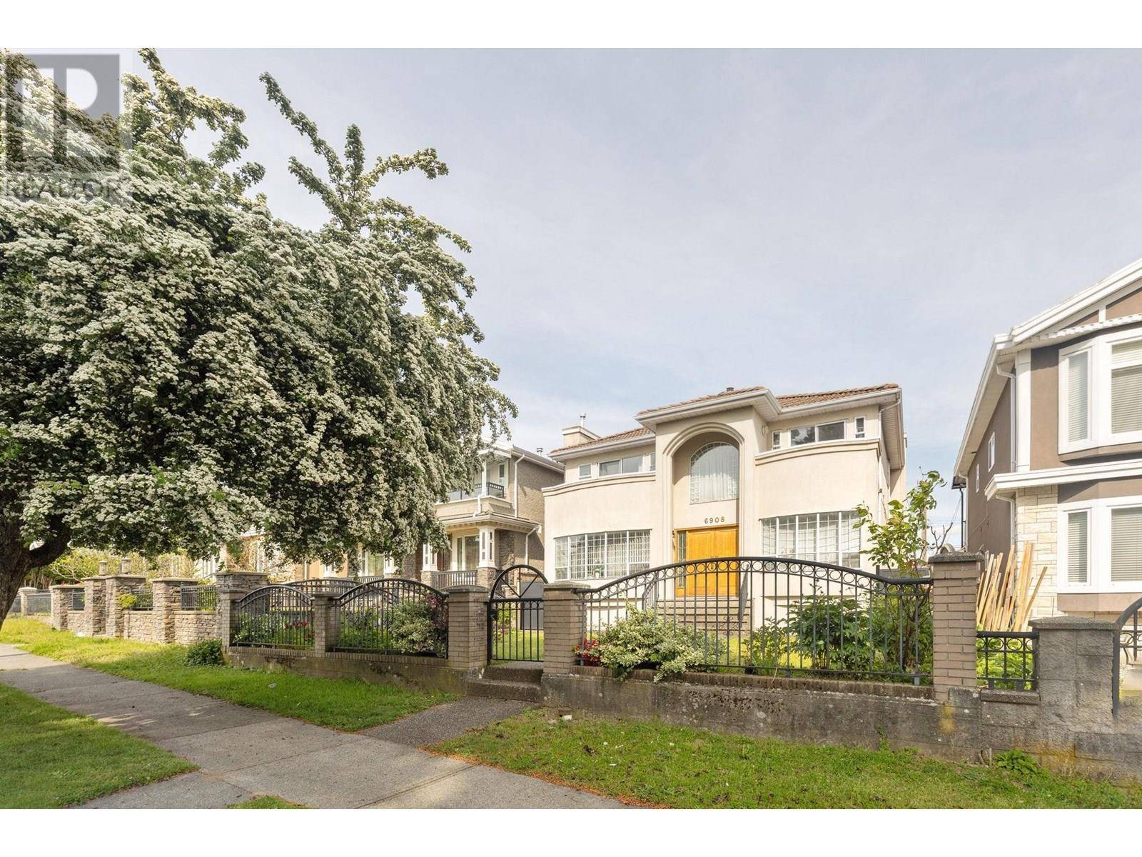 Vancouver, BC V5S2W3,6908 DAWSON STREET
