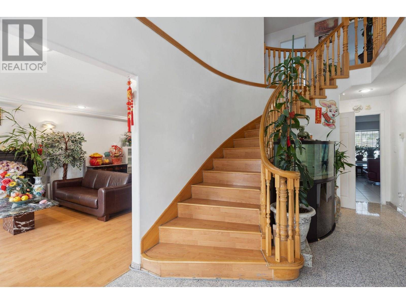 Vancouver, BC V5S2W3,6908 DAWSON STREET