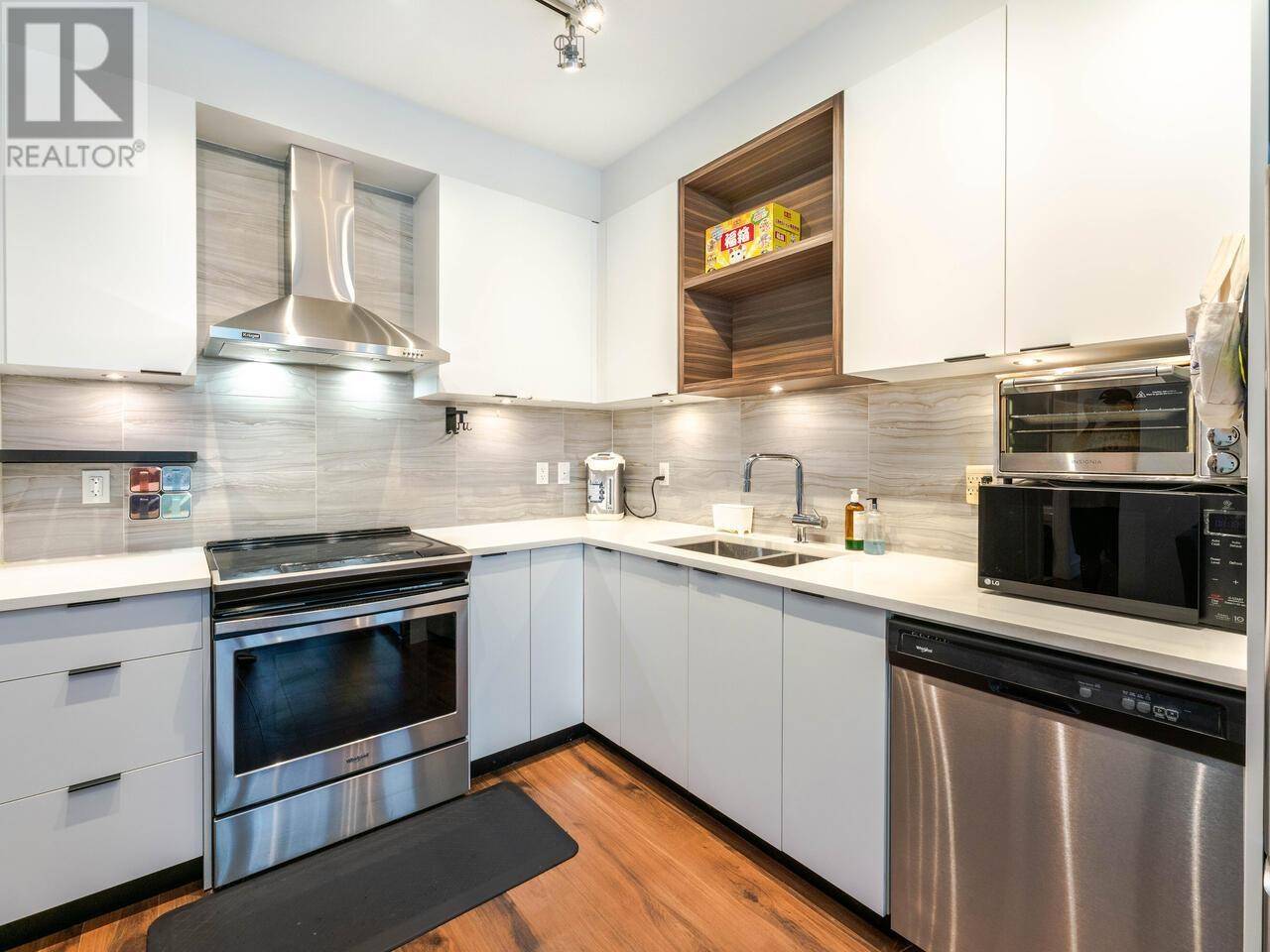 Burnaby, BC V5H0H1,5355 LANE ST #361