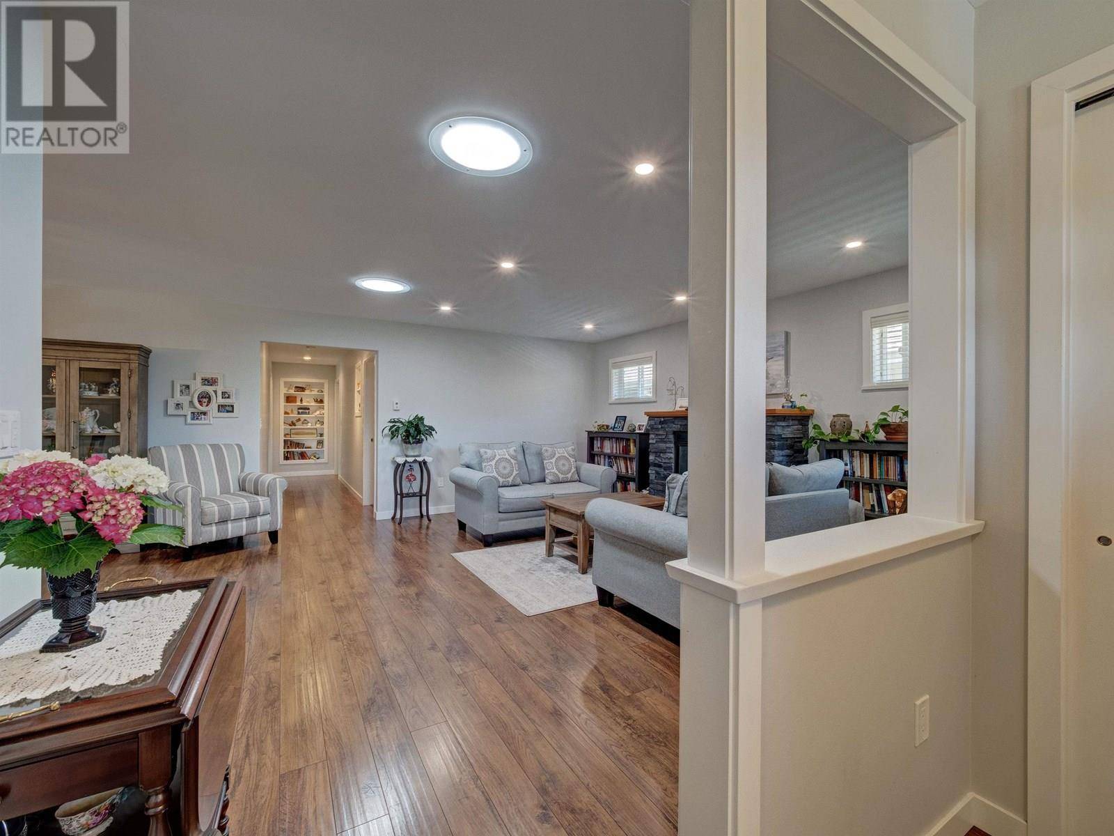 Sechelt, BC V0N3A3,5859 MEDUSA STREET