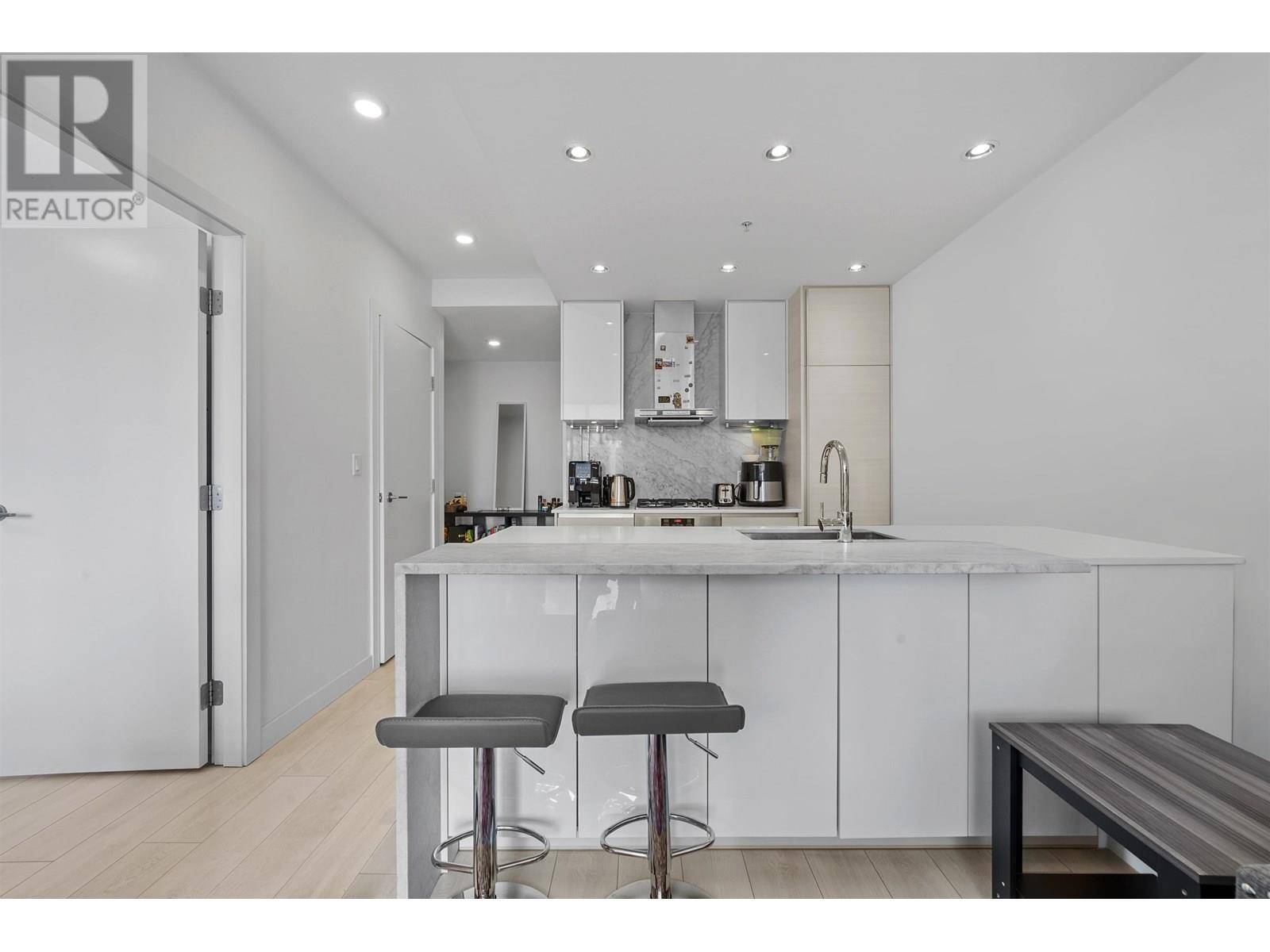 Burnaby, BC V5H0H4,6098 STATION ST #1501