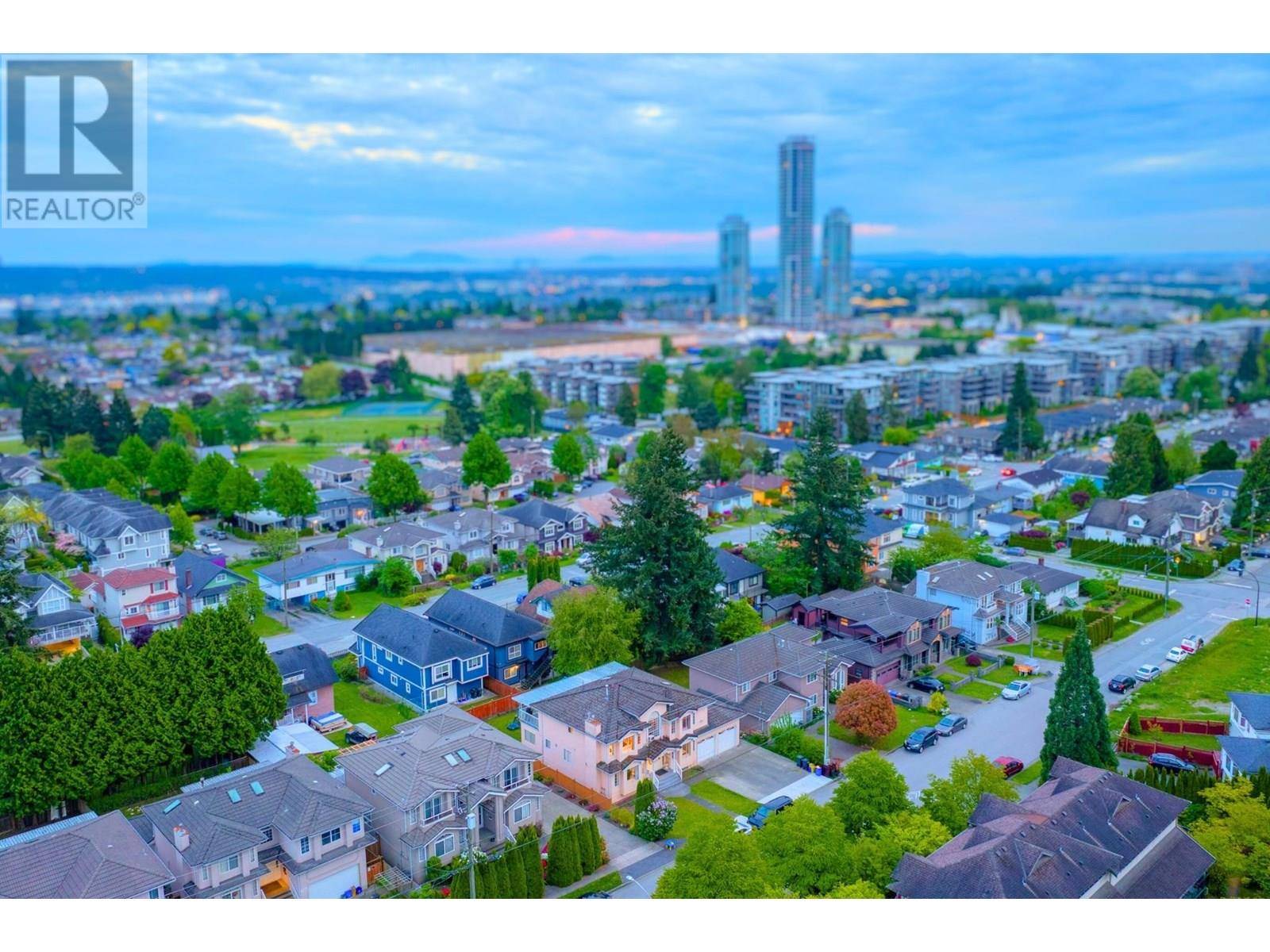 Burnaby, BC V3N1N8,7336 16TH AVENUE