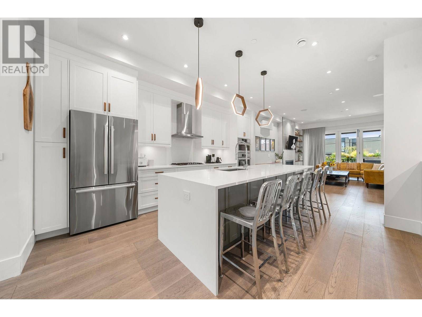North Vancouver, BC V7L1J9,629 E 4TH STREET