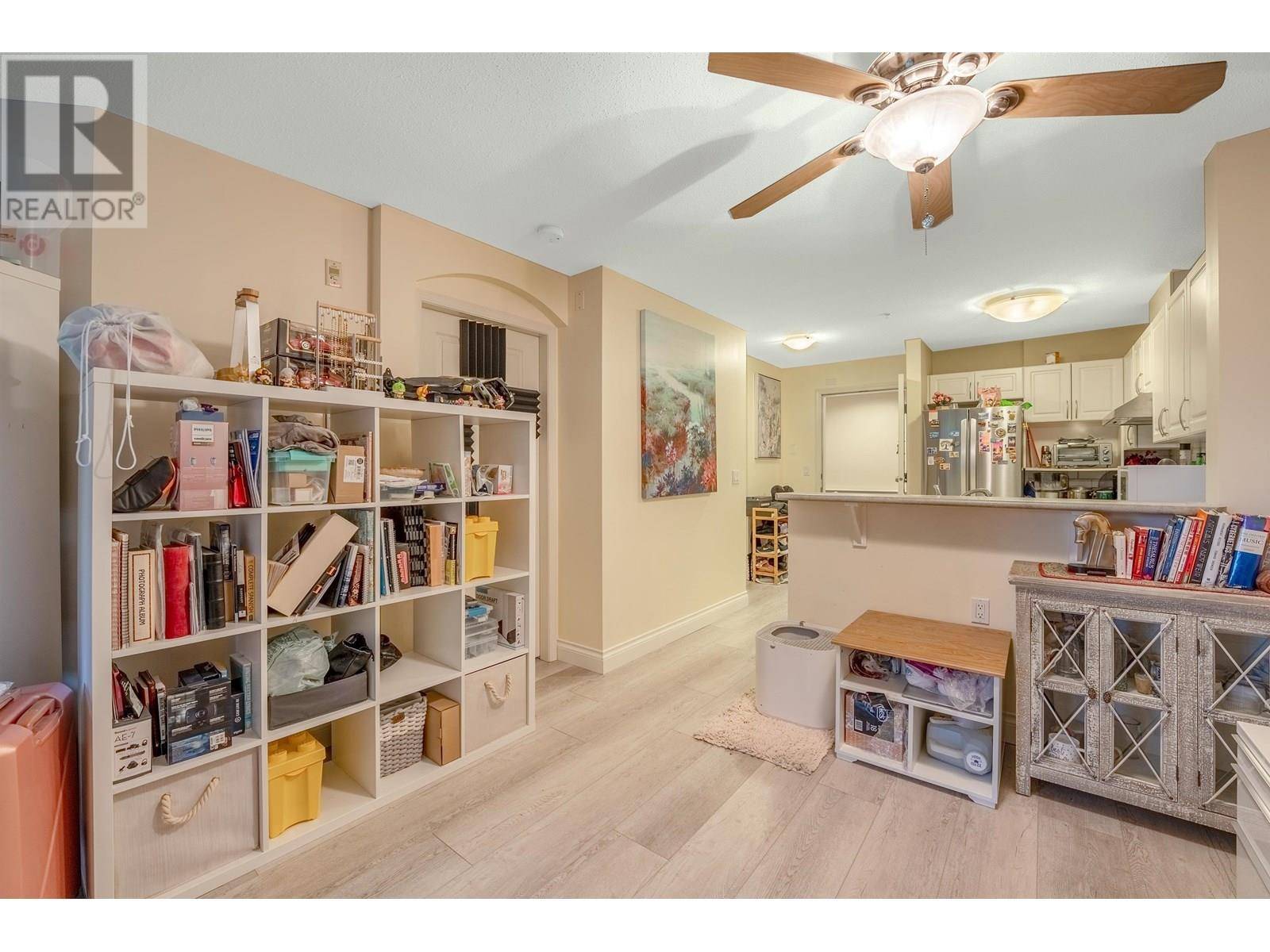 North Vancouver, BC V7J3V6,960 LYNN VALLEY RD #416