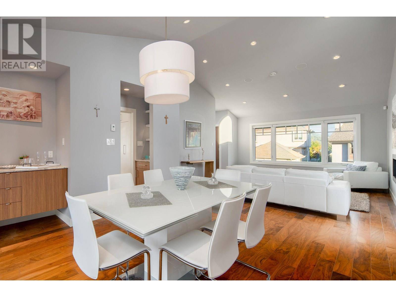 West Vancouver, BC V7W2Y3,4786 MEADFEILD COURT
