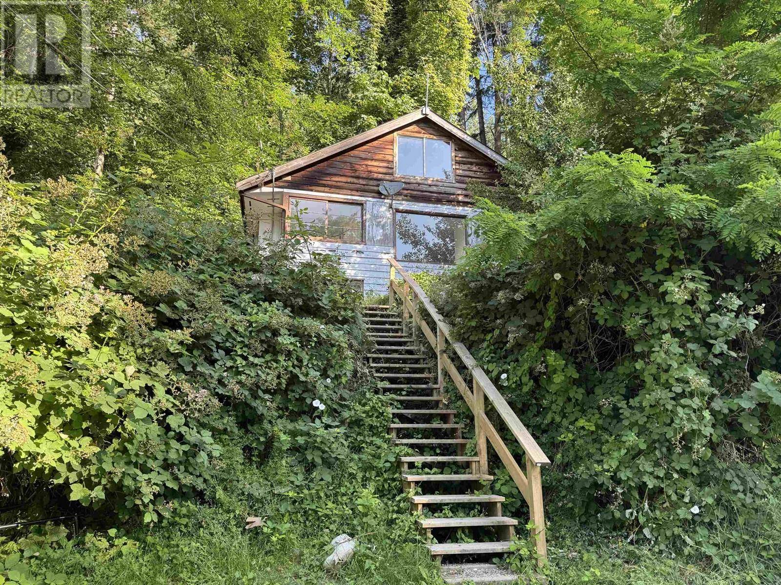 Gibsons, BC V0N1V1,915 MARINE DRIVE