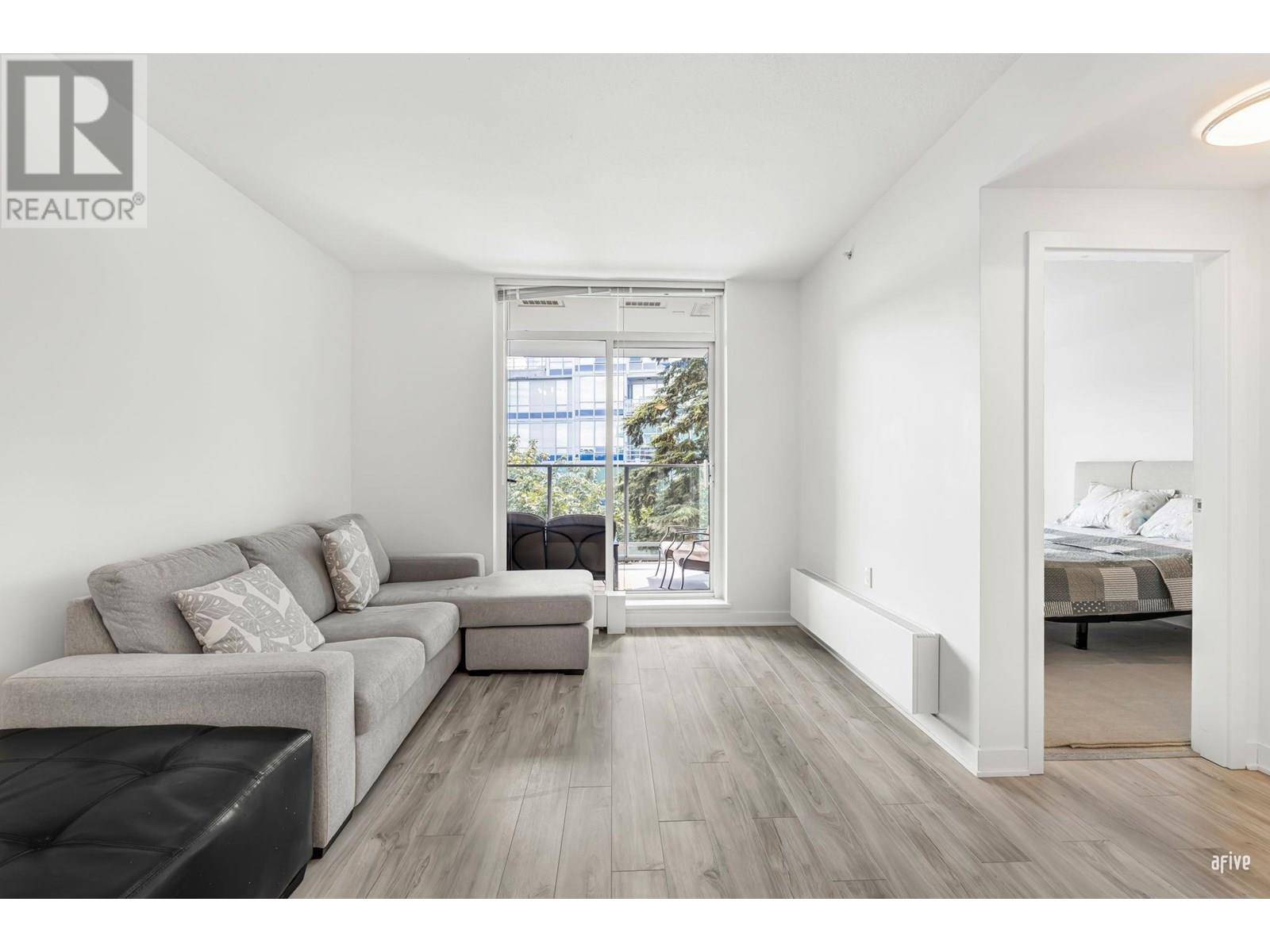 Burnaby, BC V5A4Y8,8940 UNIVERSITY CRESCENT CRES #908