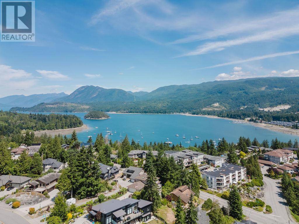Sechelt, BC V0N3A6,5780 TRAIL ST #302