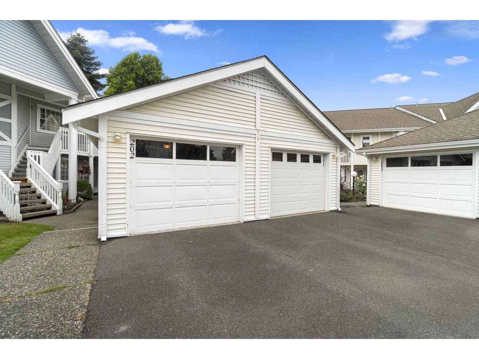 Surrey, BC V3R9G8,9109 154 STREET #202